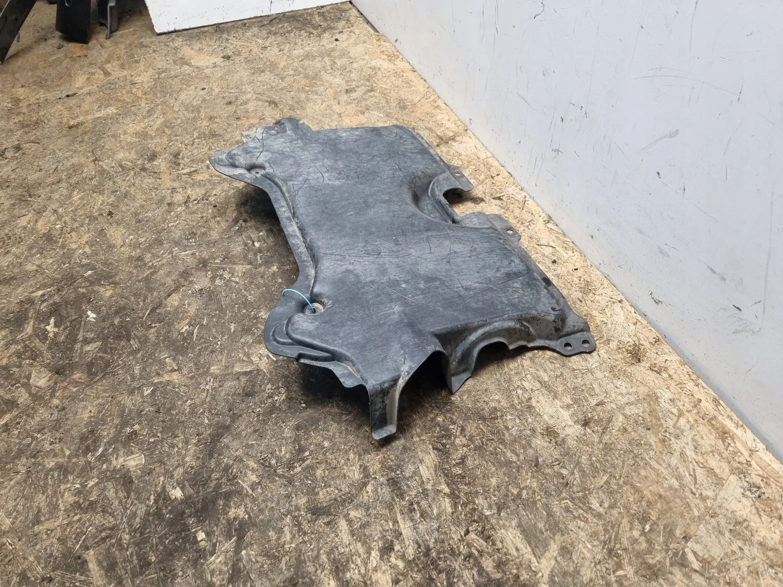cover below engine cover A2045240730 MERCEDES C- KLASA W204