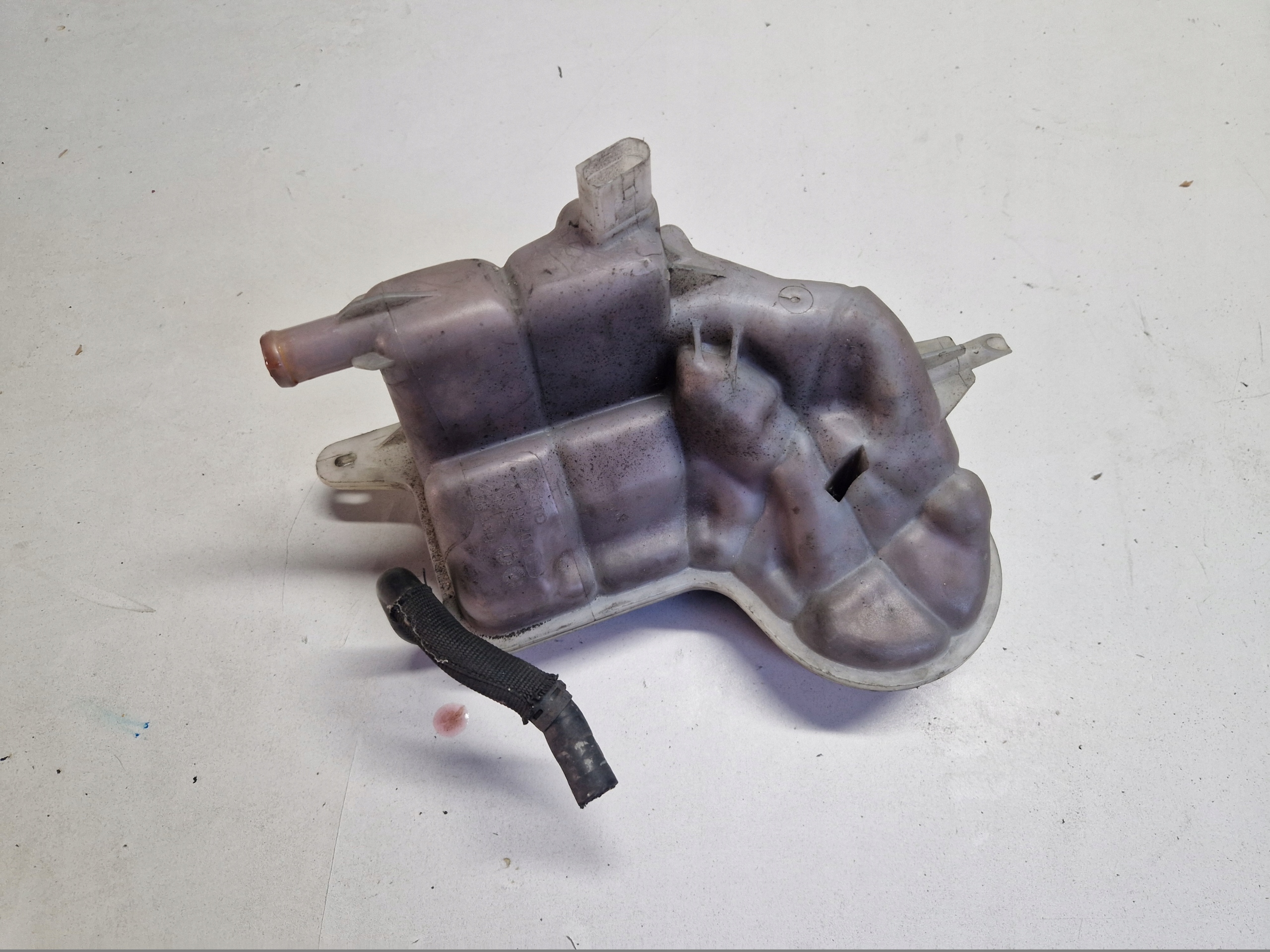 ekspanziona posuda vode 4F0121403C AUDI A6 C6 3.2 benzin