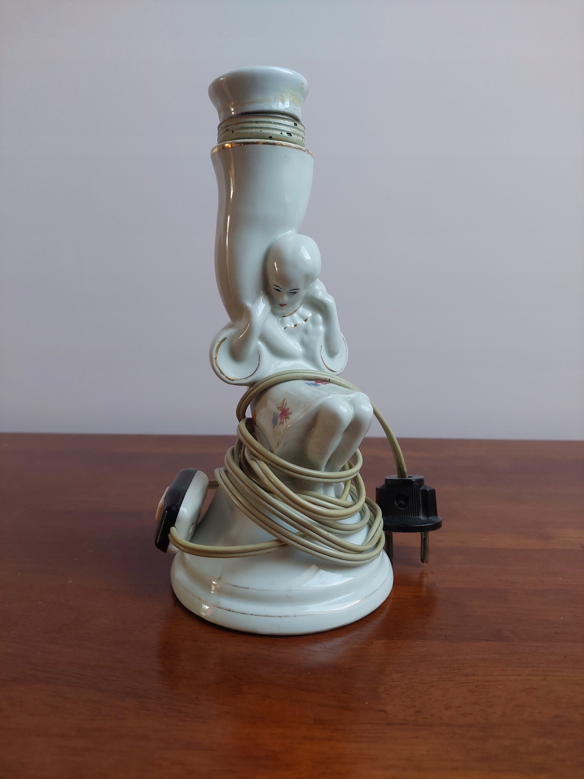 ФАРФОРОВАЯ ЛАМПА МОТЫЛЬКА РОГ ИЗОБИЛИЯ