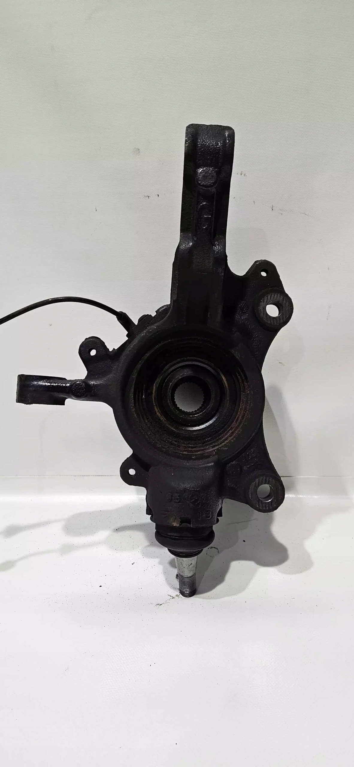 otoč čepu levý předek NISSAN NV400 10-24 2.3
