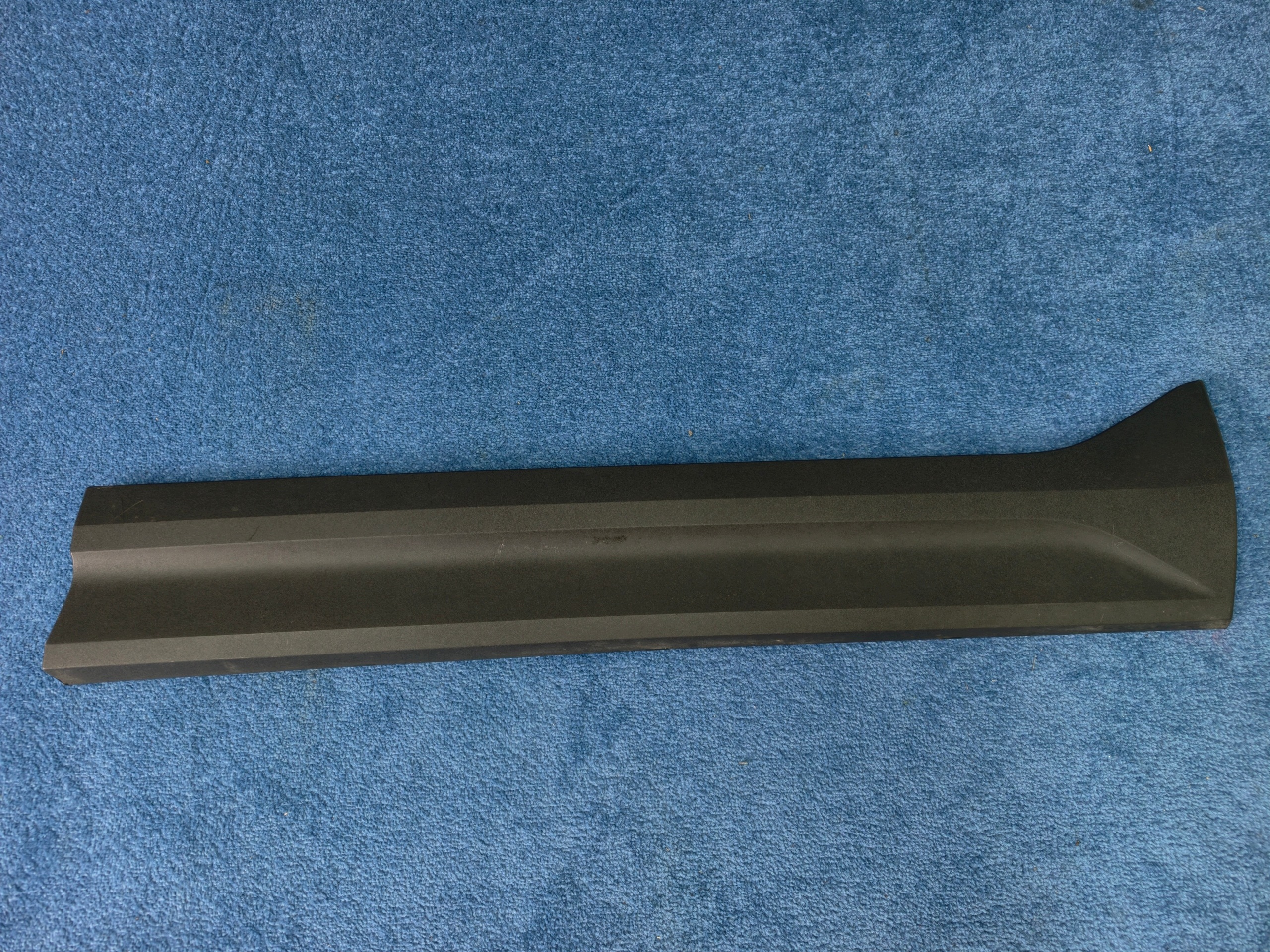 VOLVO XC40 2017- lower moulding exterior door right front OE 31448317