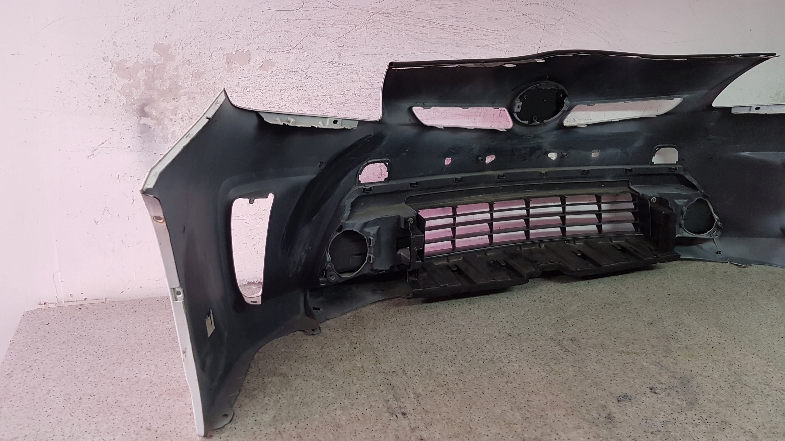 TOYOTA PRIUS 3 III LIFT 2012 - bumper front 8420