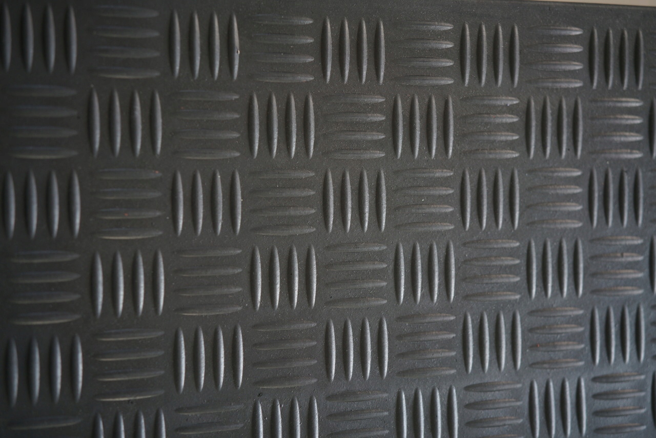 NAKŁADKI NA SCHODY GUMOWE ANTYPOŚLIZGOWE RYFEL WEJŚCIOWE 25X75 NASTOPNICE Długość 75 cm