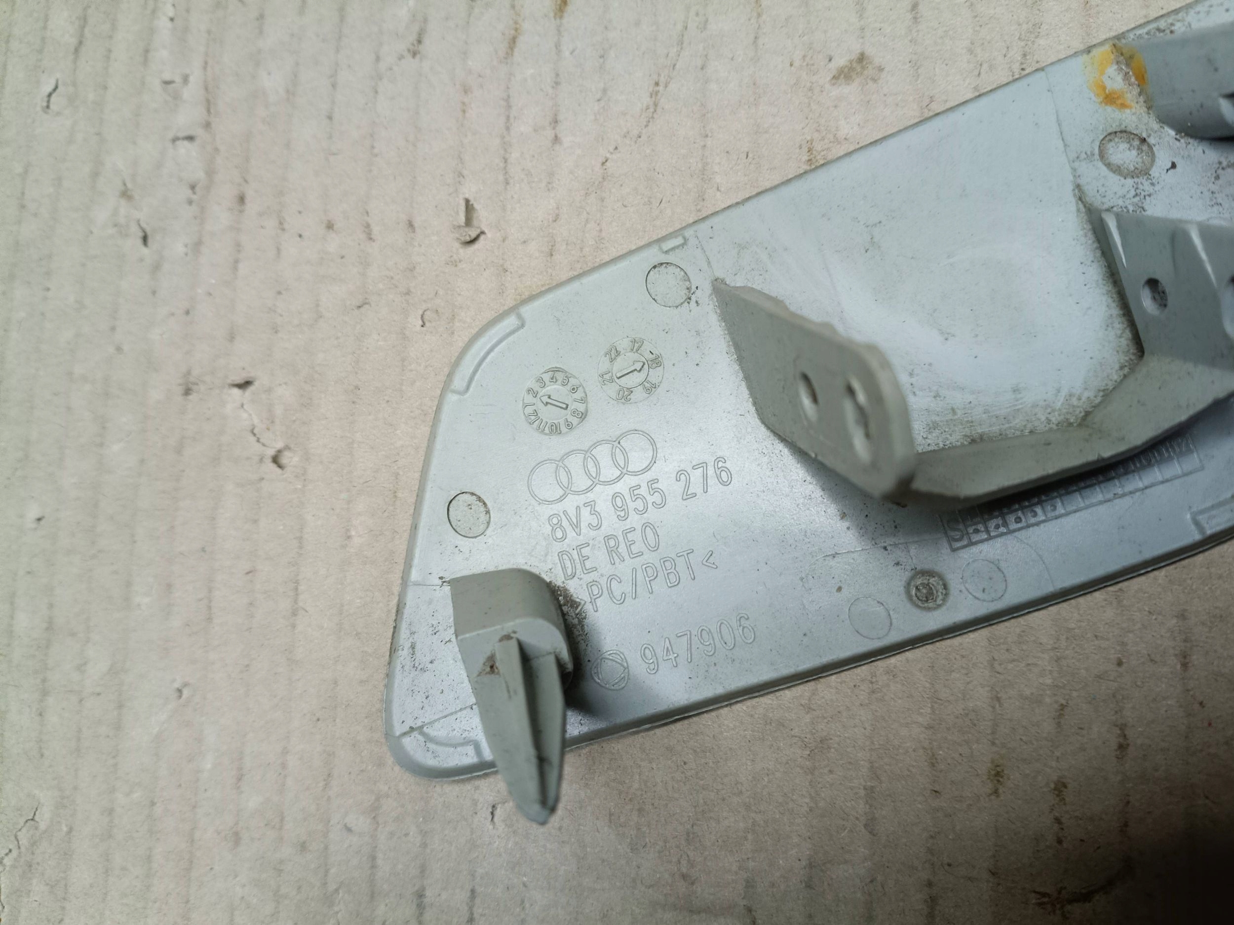 Couvre Lave phare Avant Audi A3 S3 8V 8V3955276