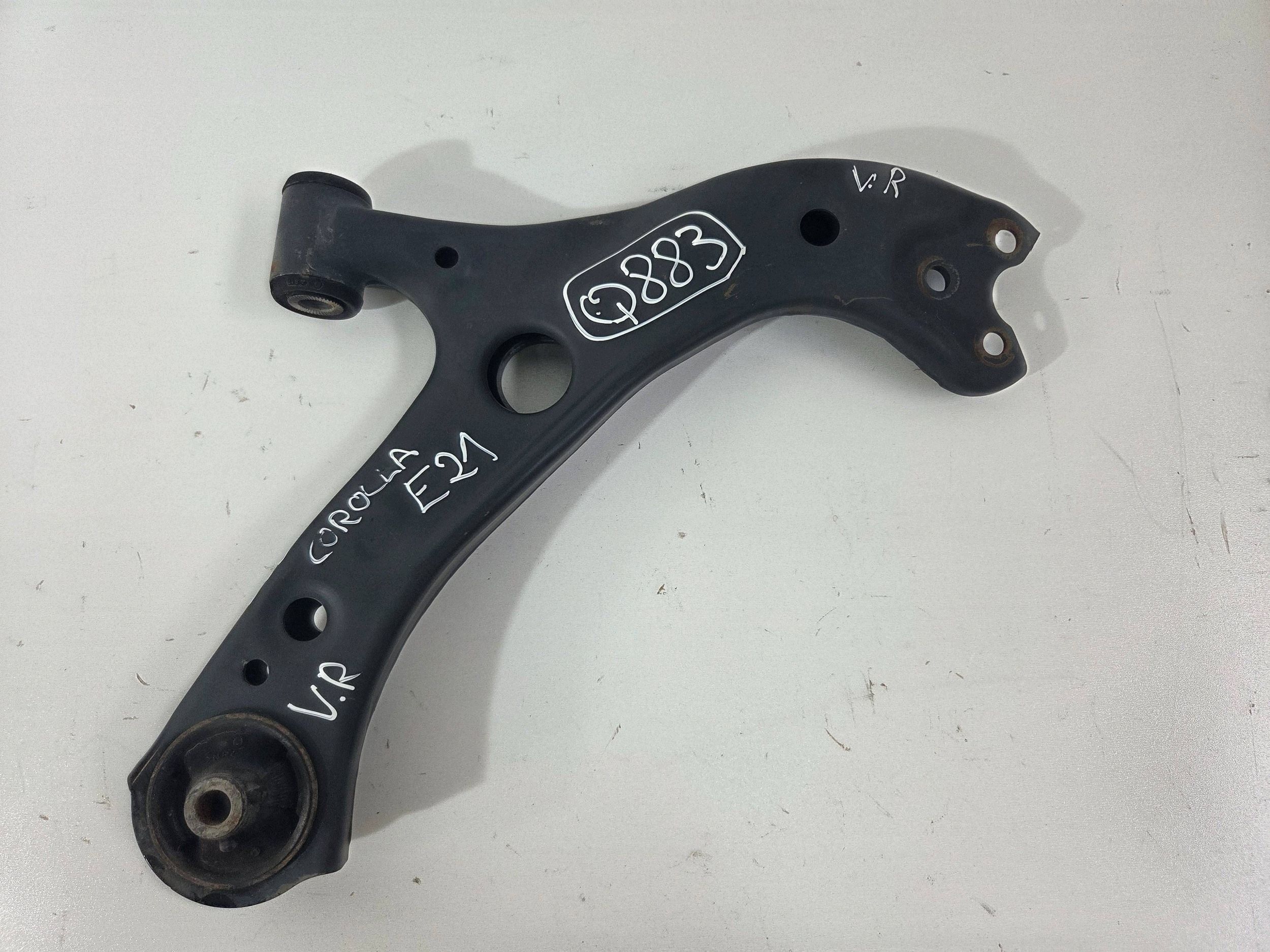Toyota Corolla E21 arm front right (Q883)