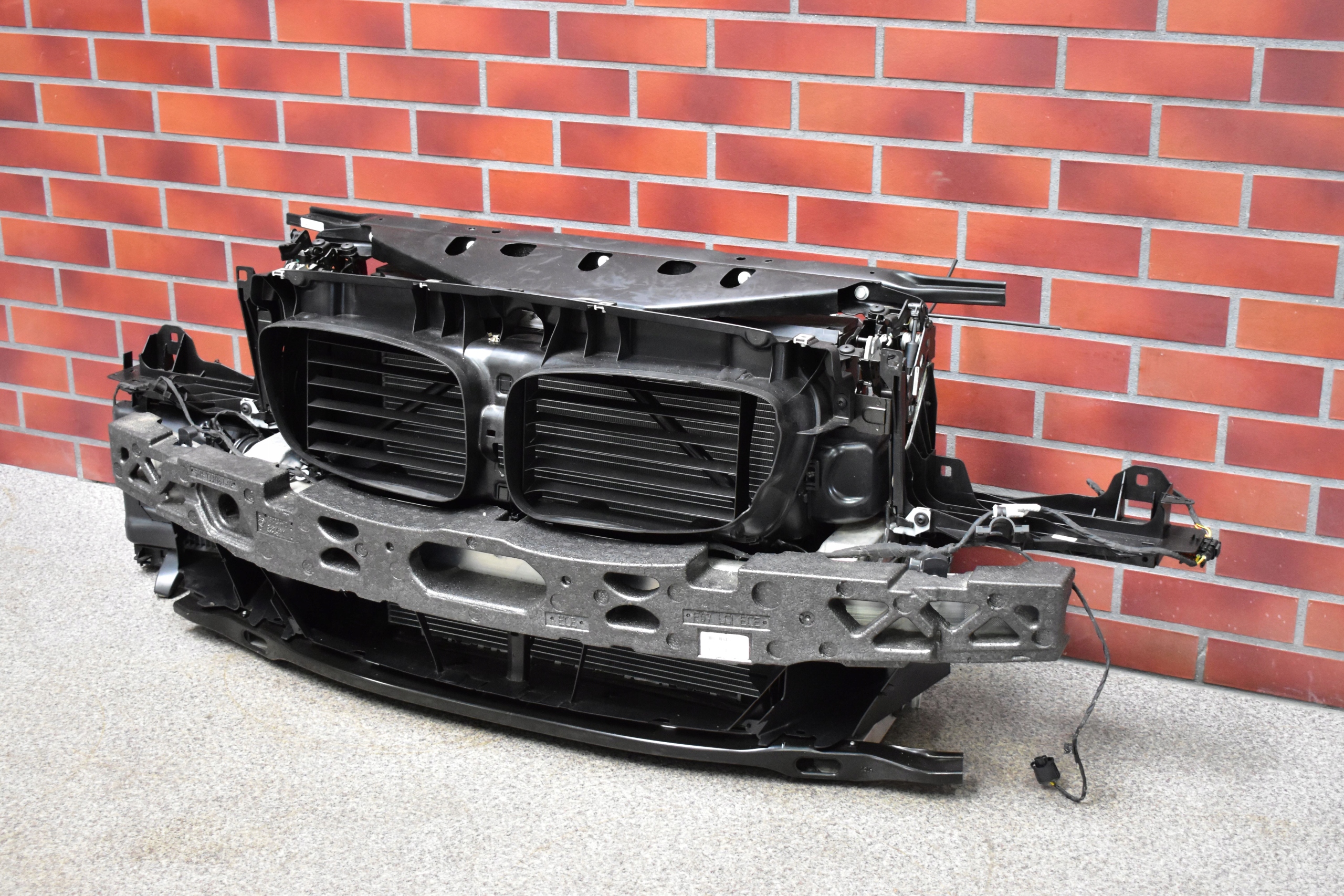 BMW 5 F07 GT LCI WZMOCNIENIE PAS CHŁODNICE 2.8i Typ samochodu Samochody osobowe