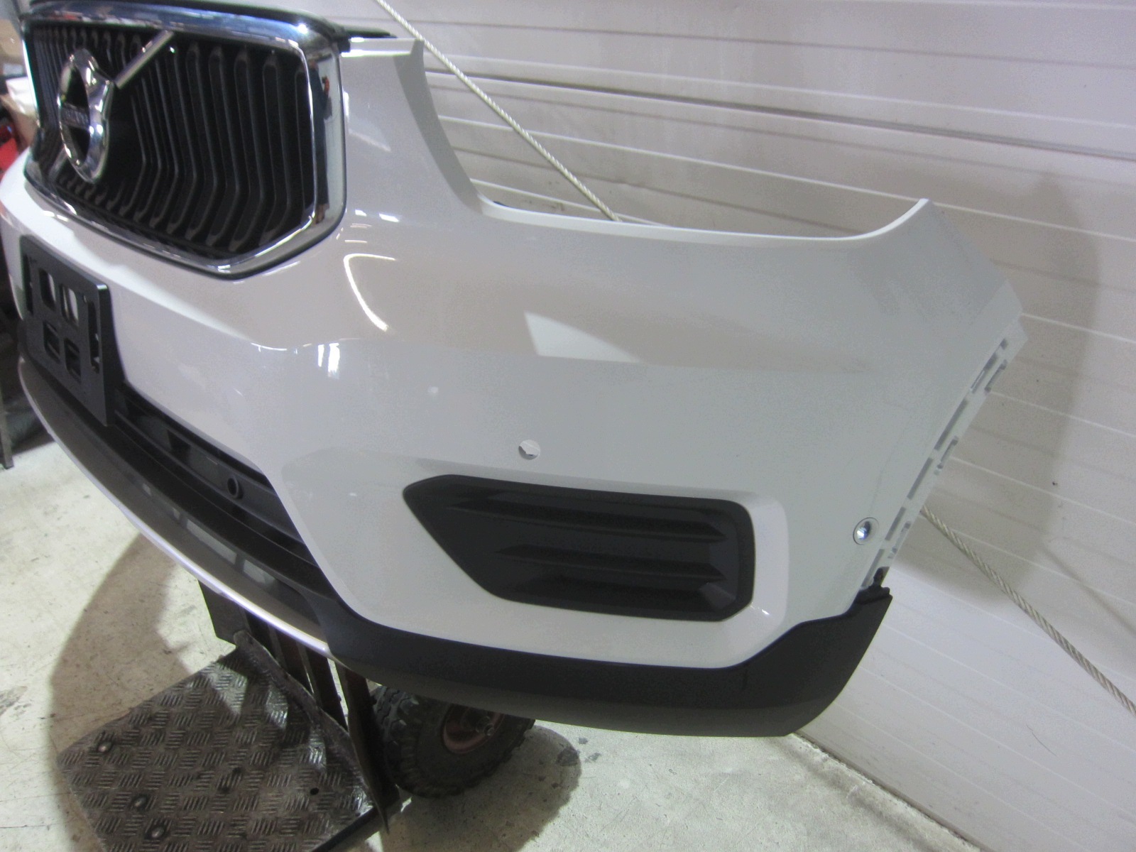 VOLVO XC40 XC 40 bumper 6PDC front front complete colour BIALY 614 #614