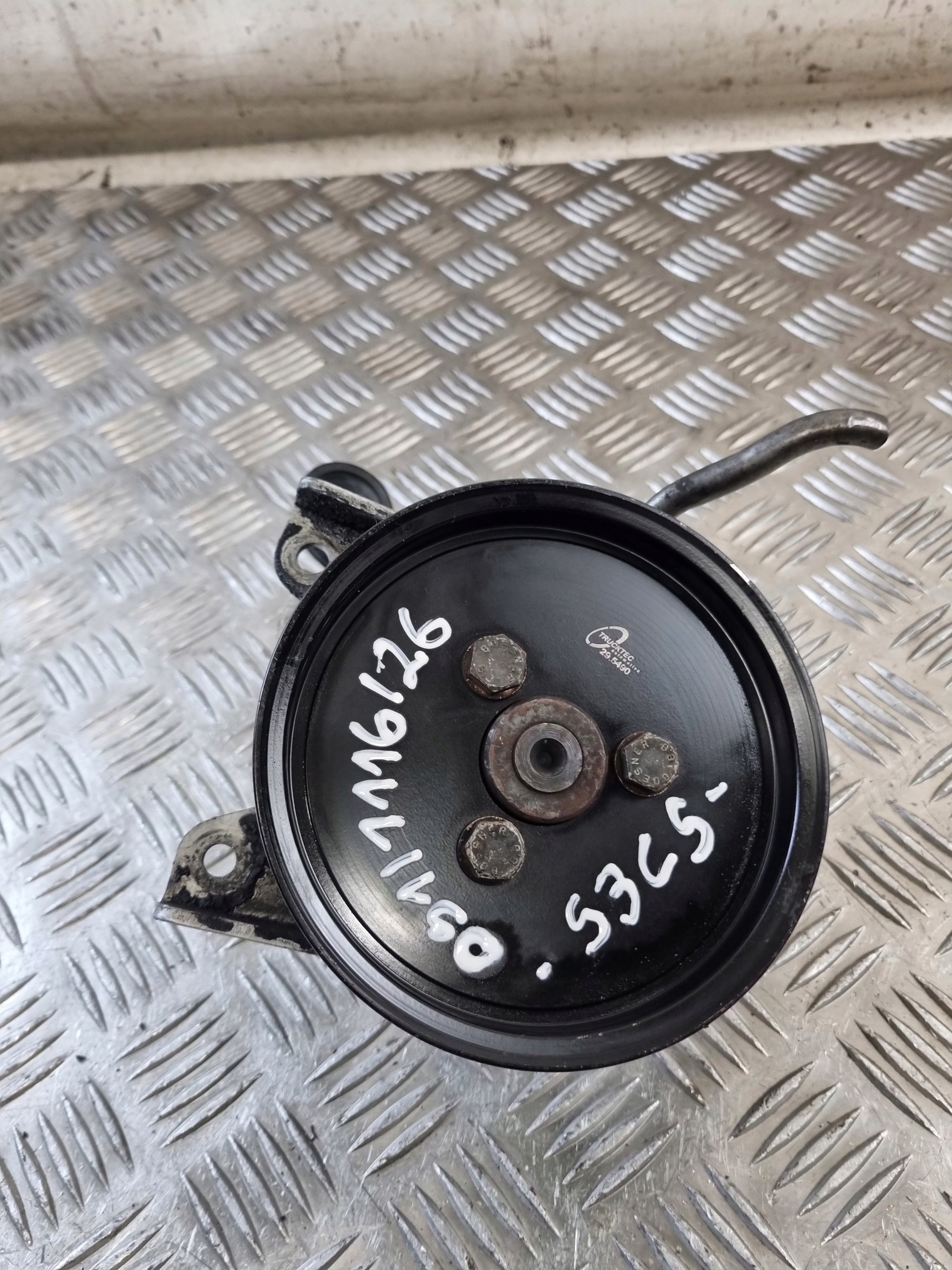 pompe direction assistée BMW E39 520I