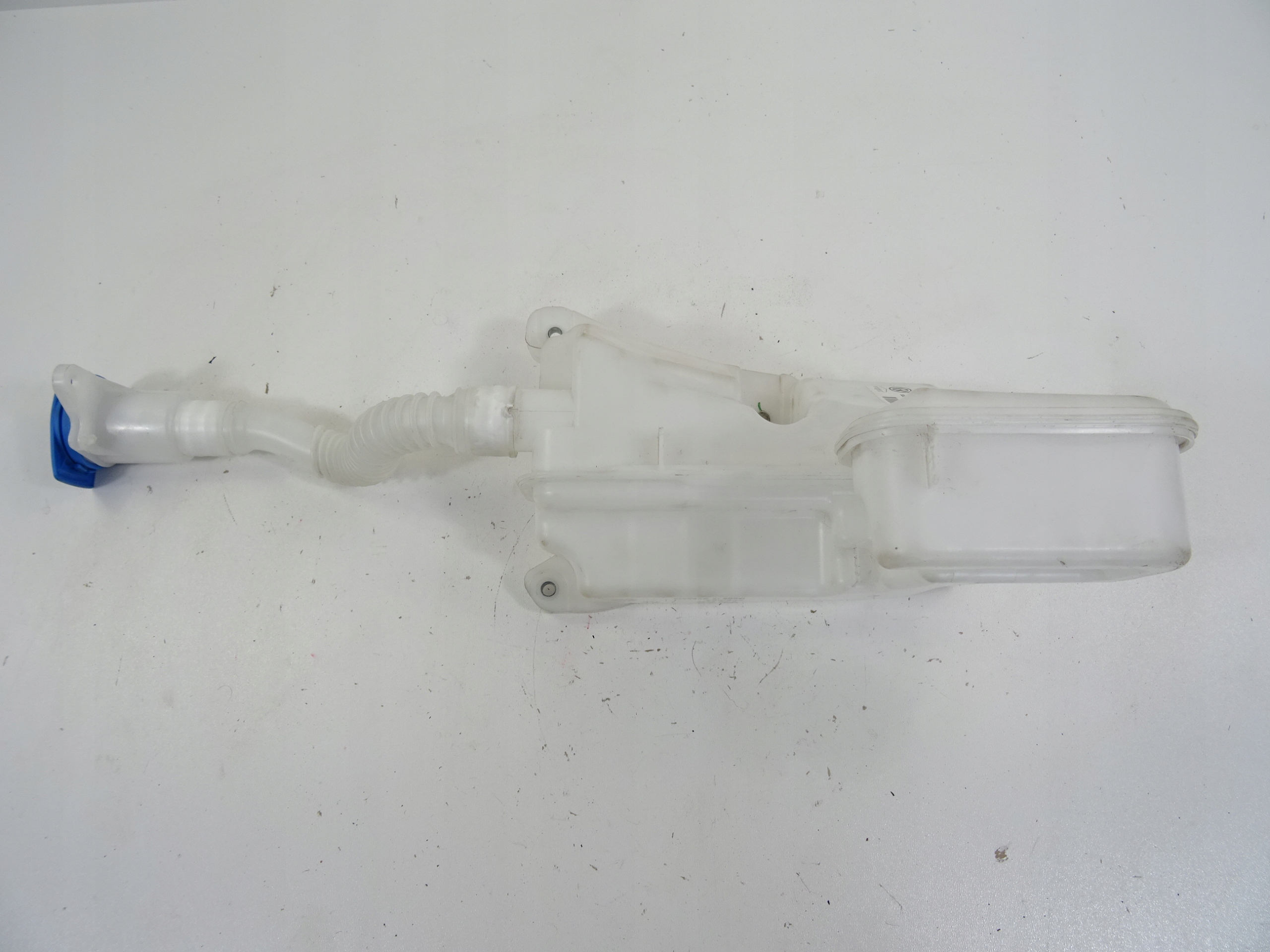 vw бачок омывателя 2GM955448B 2GM955453B оригинал 19-