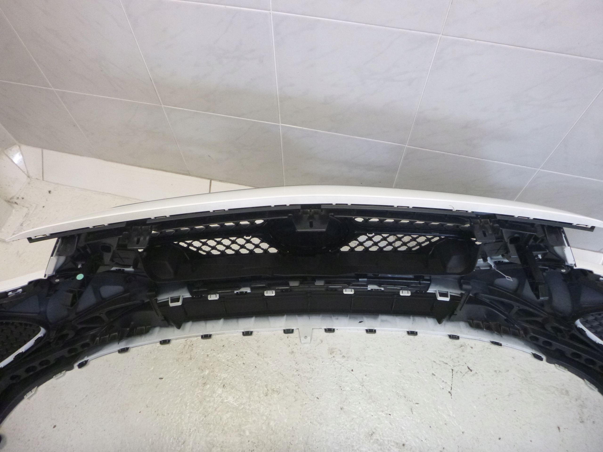 MERCEDES E-KLASA W214 214 AVANTGARDE bumper front front 6XPDC grill