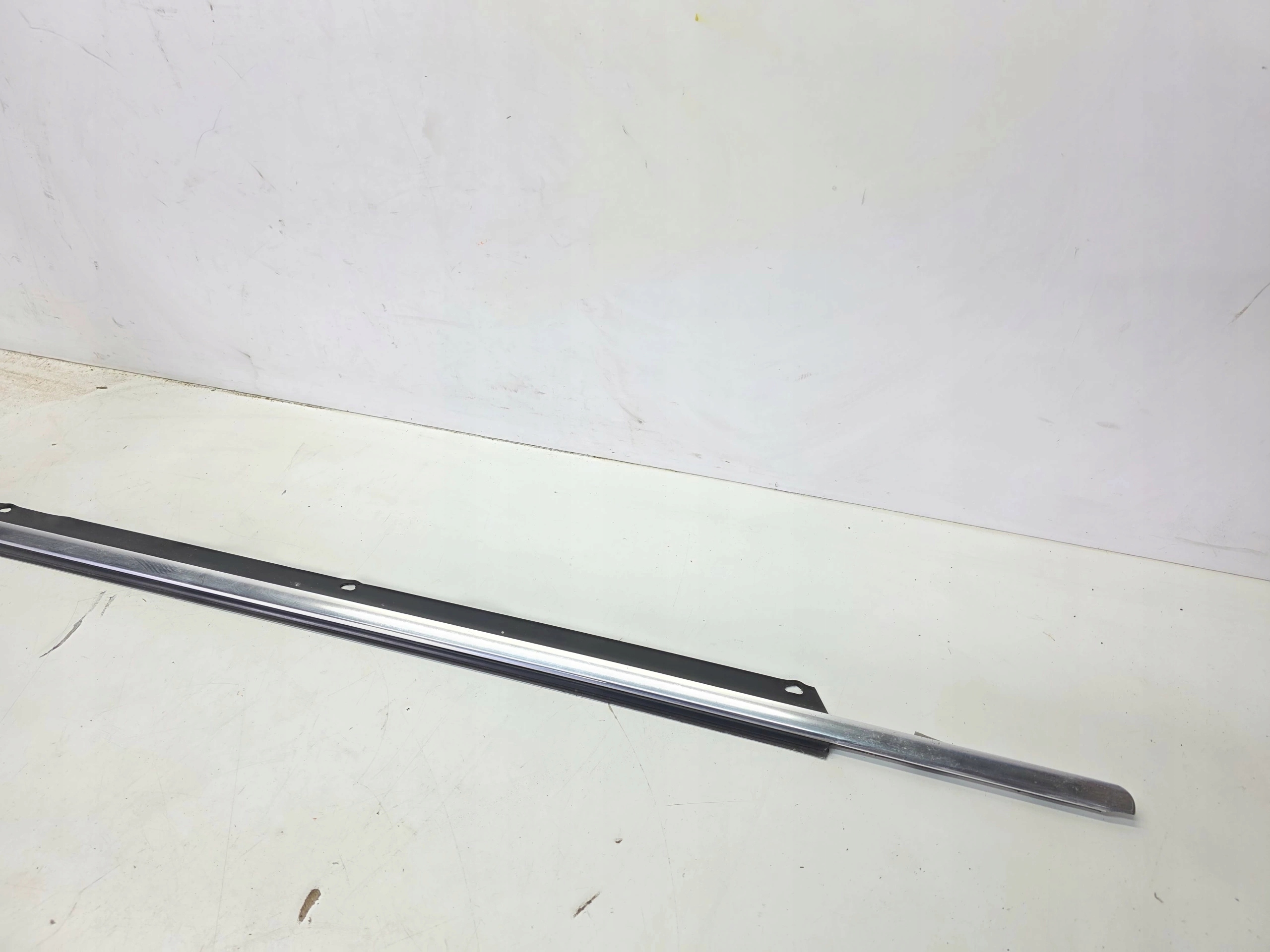 moulding CHROM windows door left front AUDI Q7 4L 4L0853283A