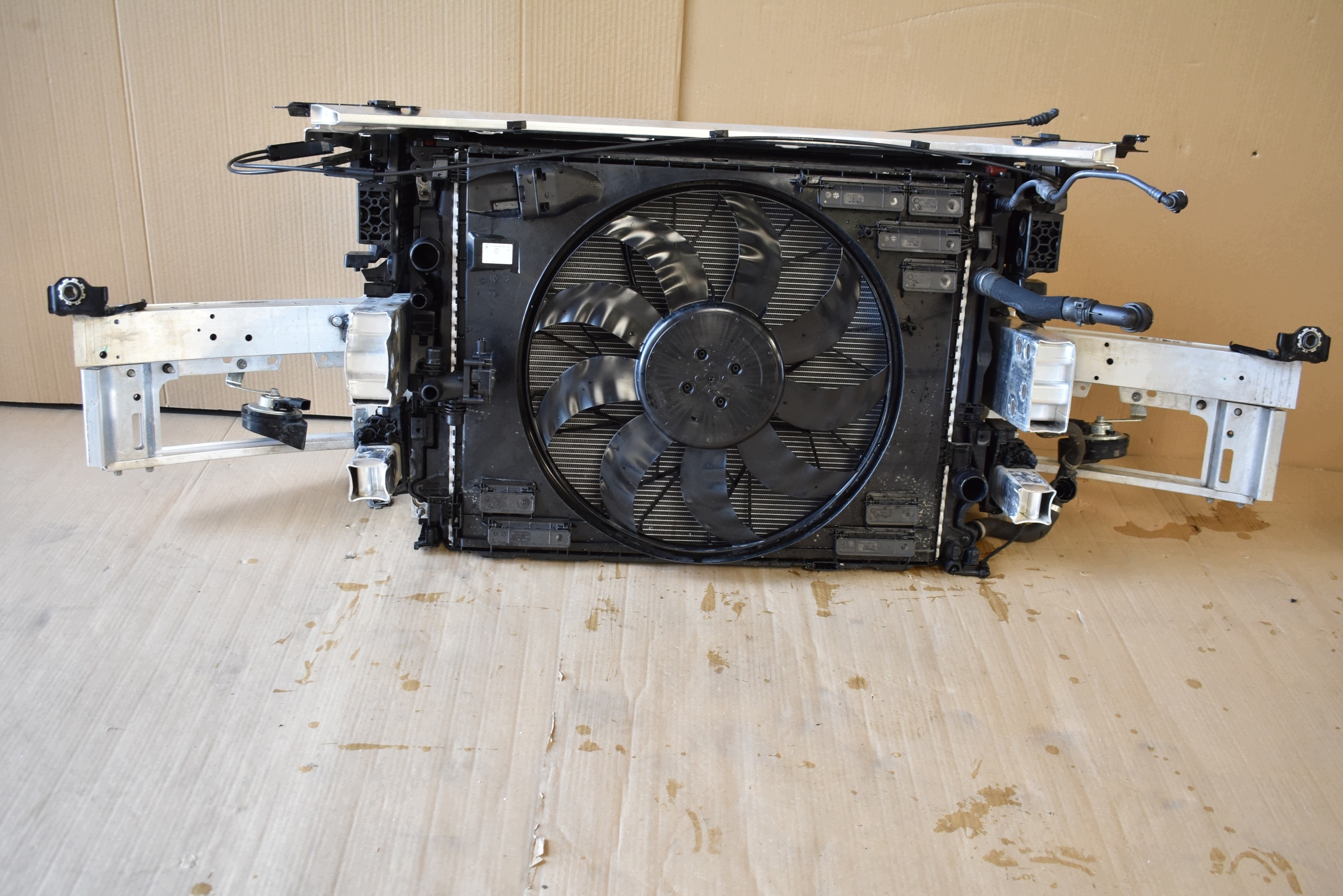 perfect condition KPL front panel, wall radiator MERCEDES W214 hybrid 300De 1