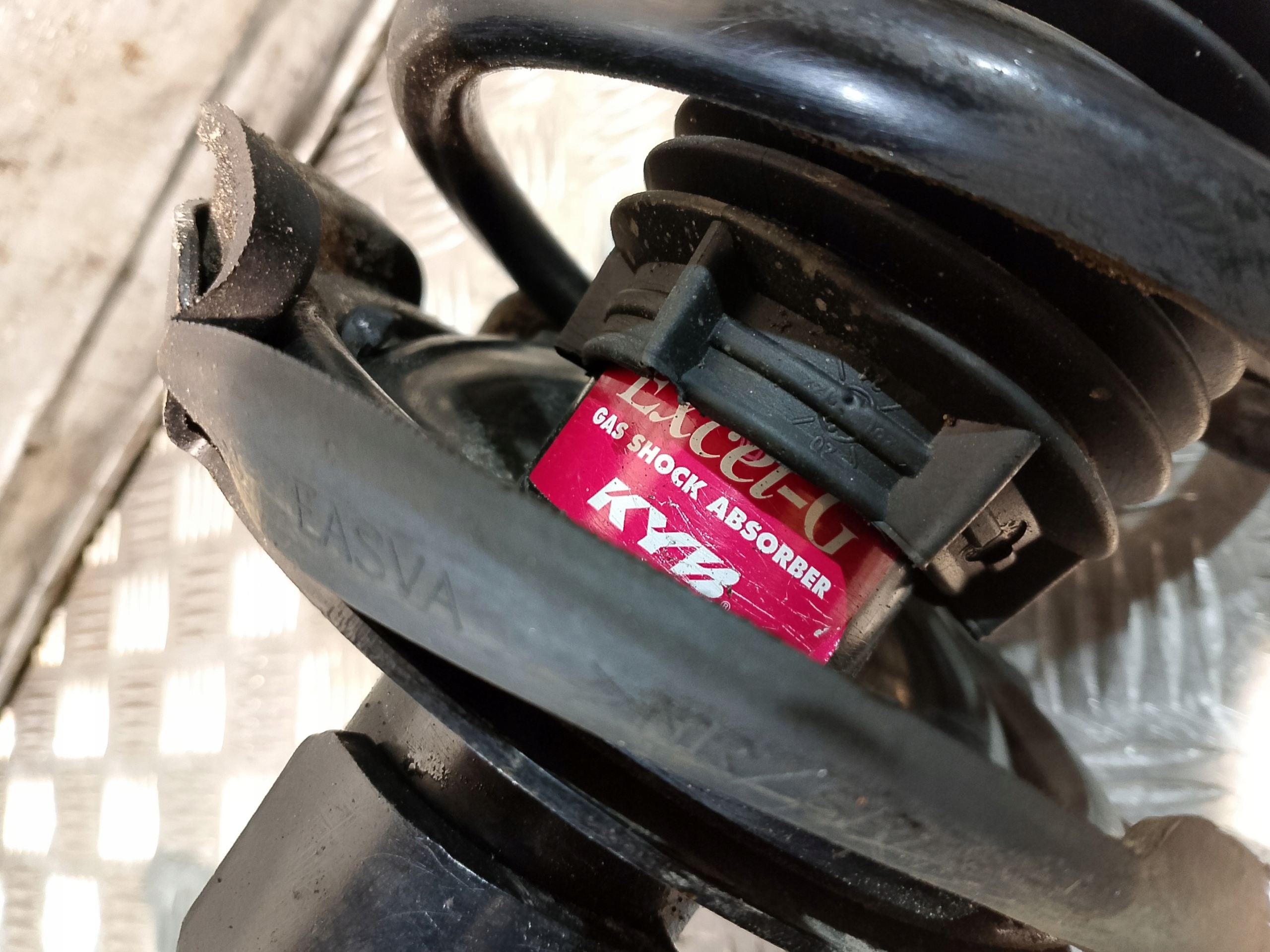 McPherson right shock absorber + spring + swing FORD FOCUS MK3 1.6 TDCI