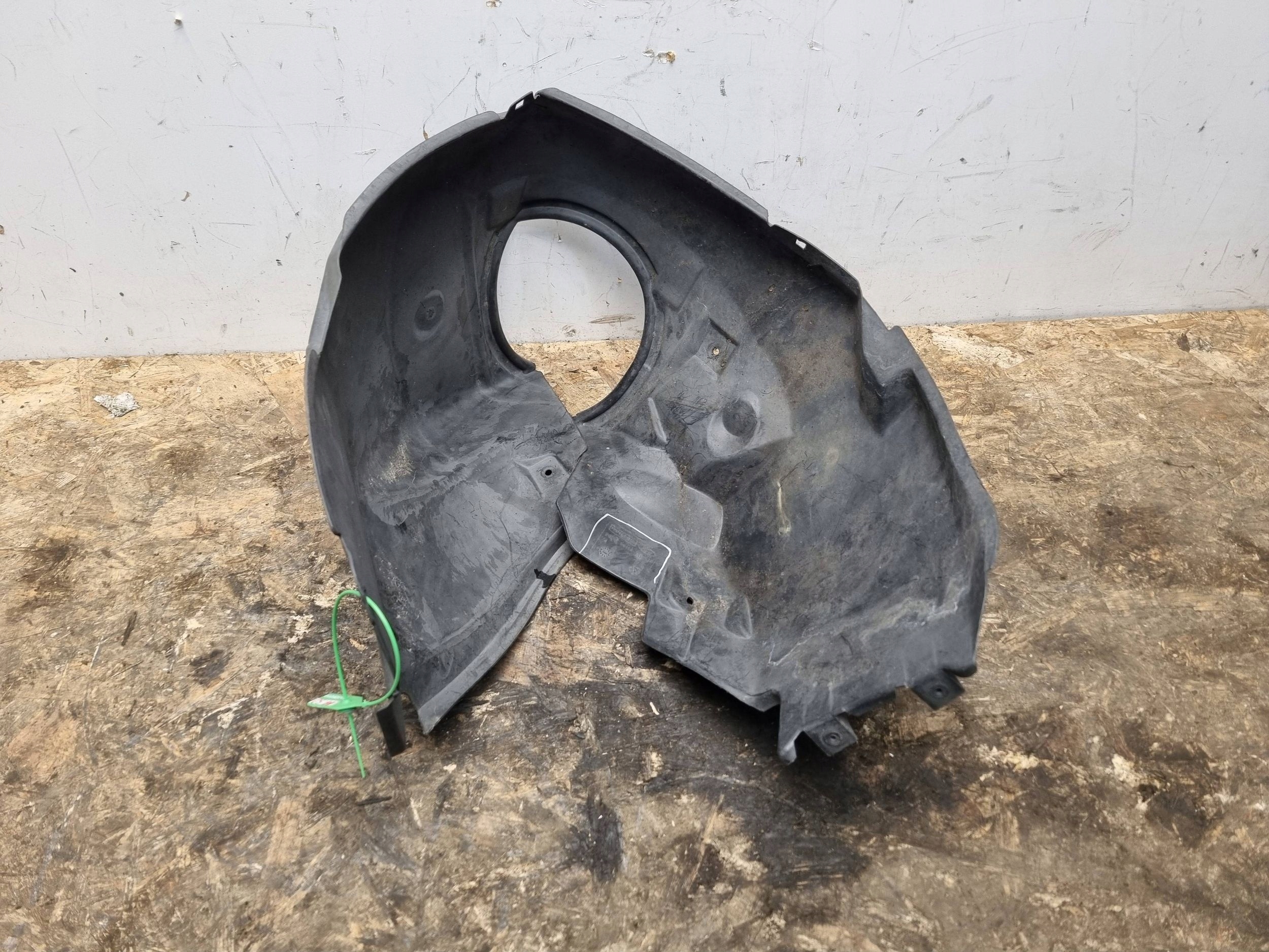 mudguard right front 96BG-16114-AB FORD MONDEO MK1
