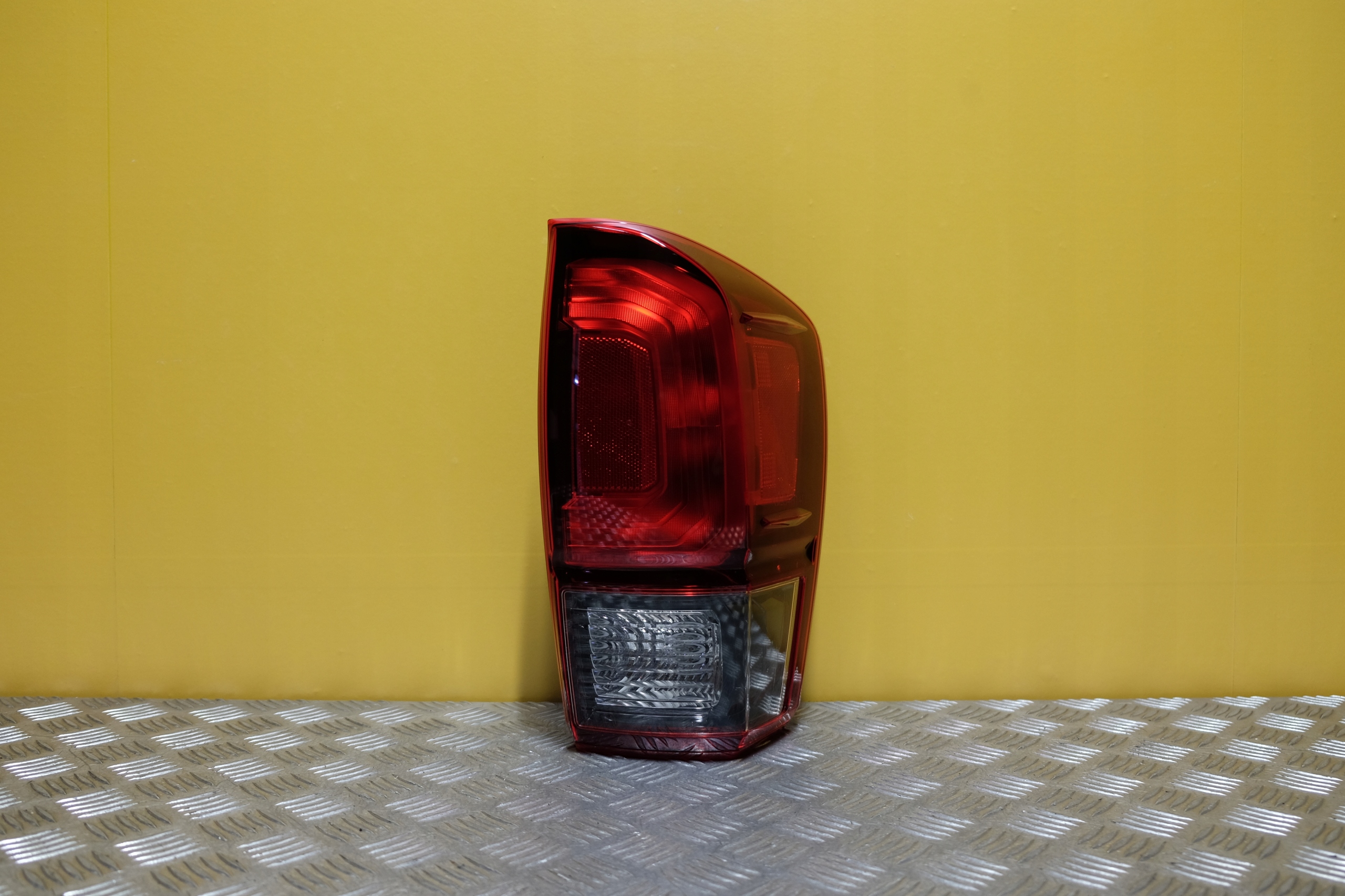 TOYOTA TACOMA 2016- ФАРА ЗАД. R USA