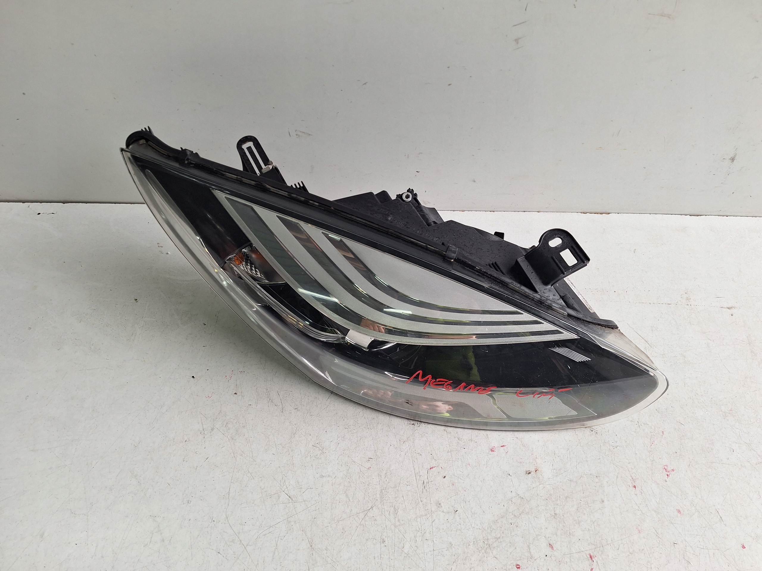 RENAULT MEGANE III LIFT 14-16 light right UK
