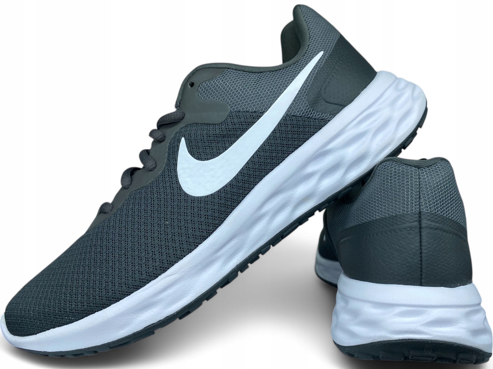 Nike Revolution 6 Nn buty męskie sportowe do biegania na trening na wiosnę