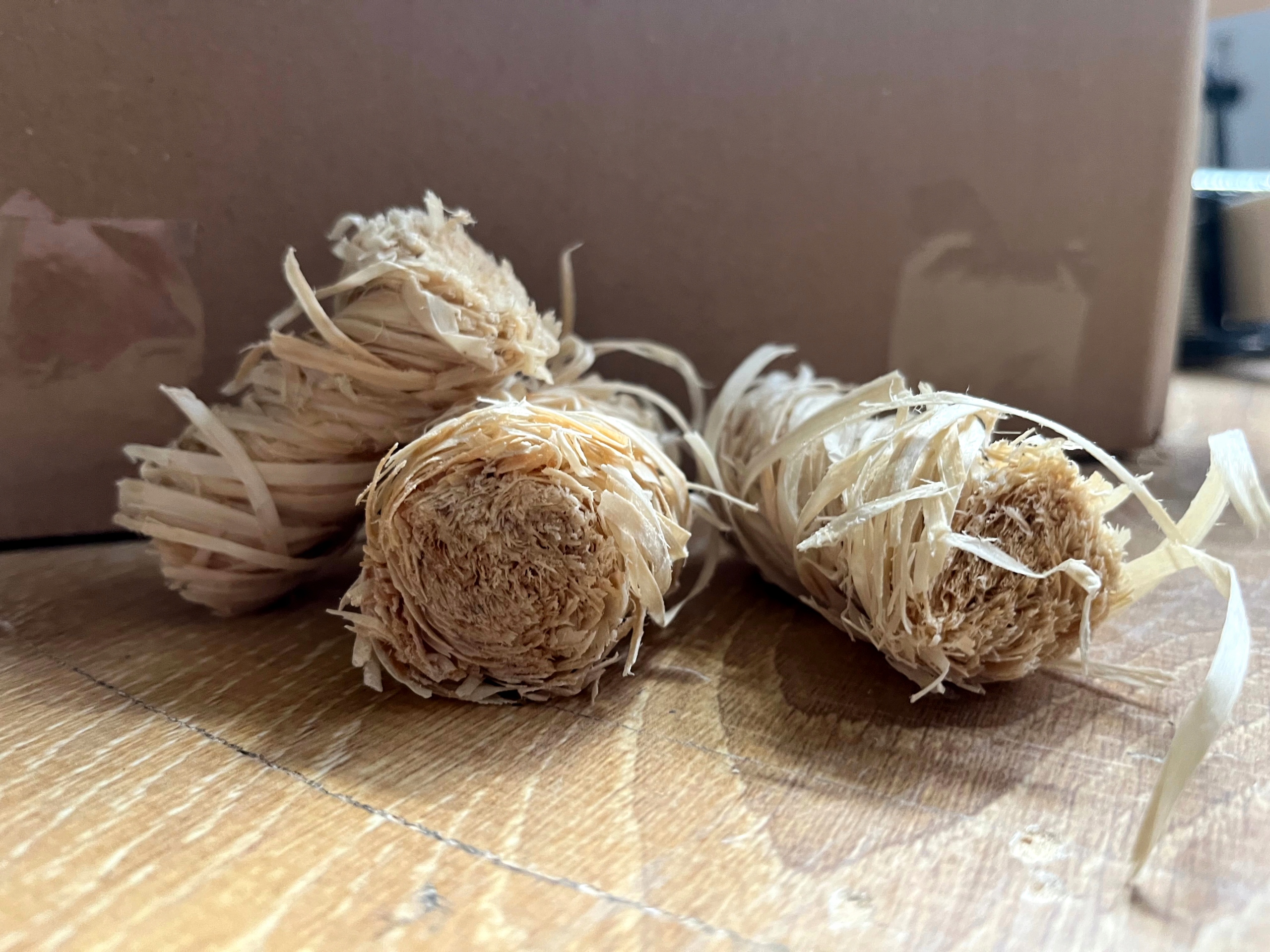 PODPAŁKA DO KOMINKA ROZPAŁKA DO GRILLA PIECA DREWNO EKOLOGICZNA 1kg WYDAJNA Waga 1 kg