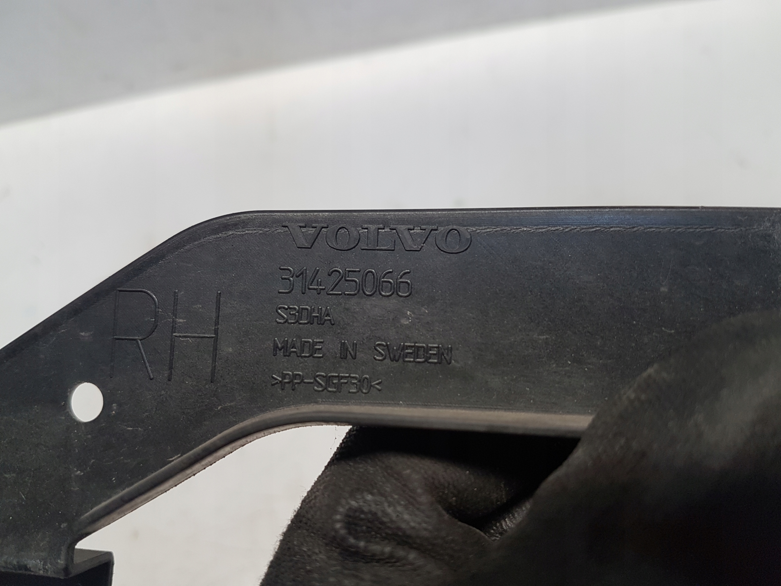 VOLVO V90 S90 bumper bracket left rear part