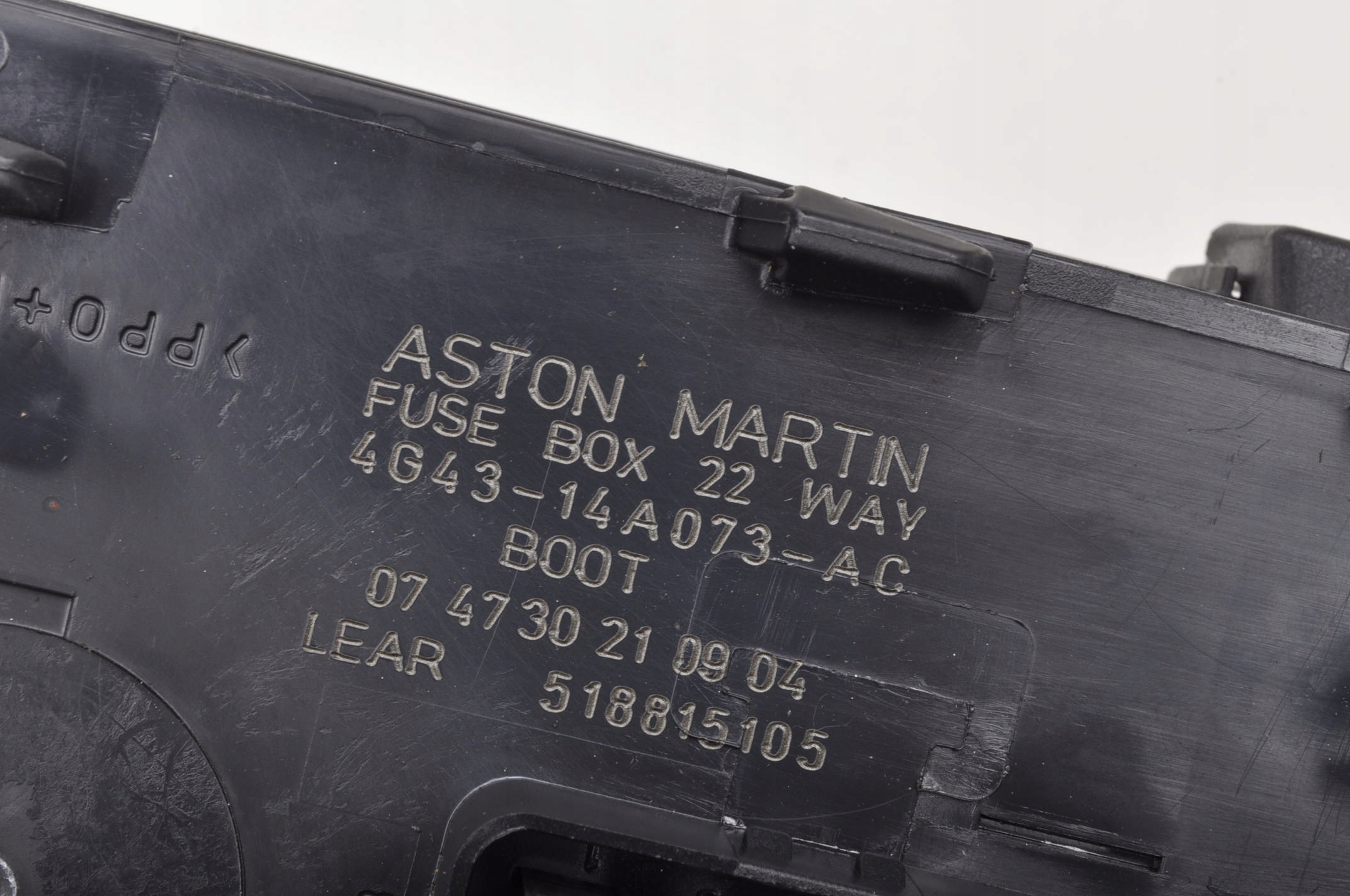 ASTON MARTIN DB9 6.0 SKRZYNKA BEZPIECZNIKÓW 4G43-14A073-AC Producent części Aston Martin