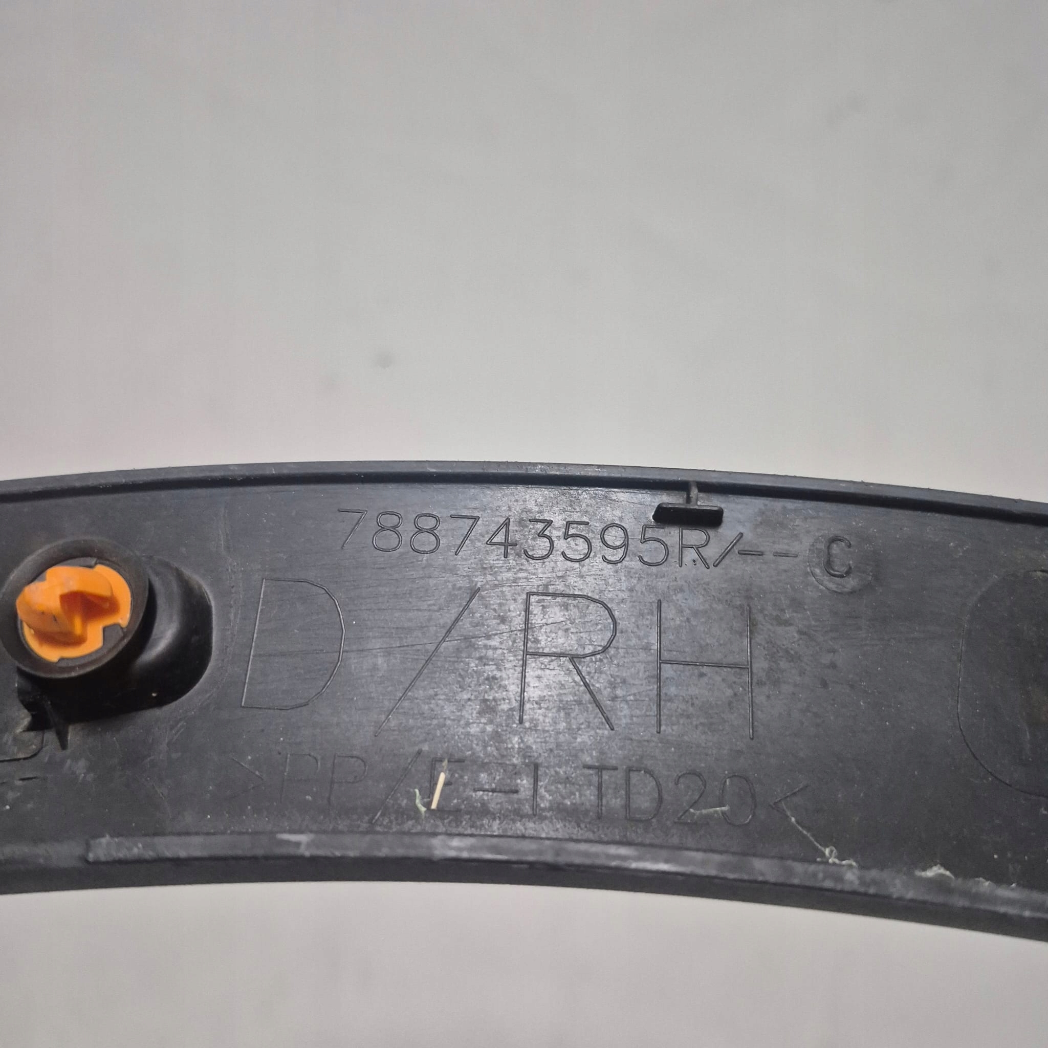RENAULT KADJAR 15-22 moulding cap right rear part