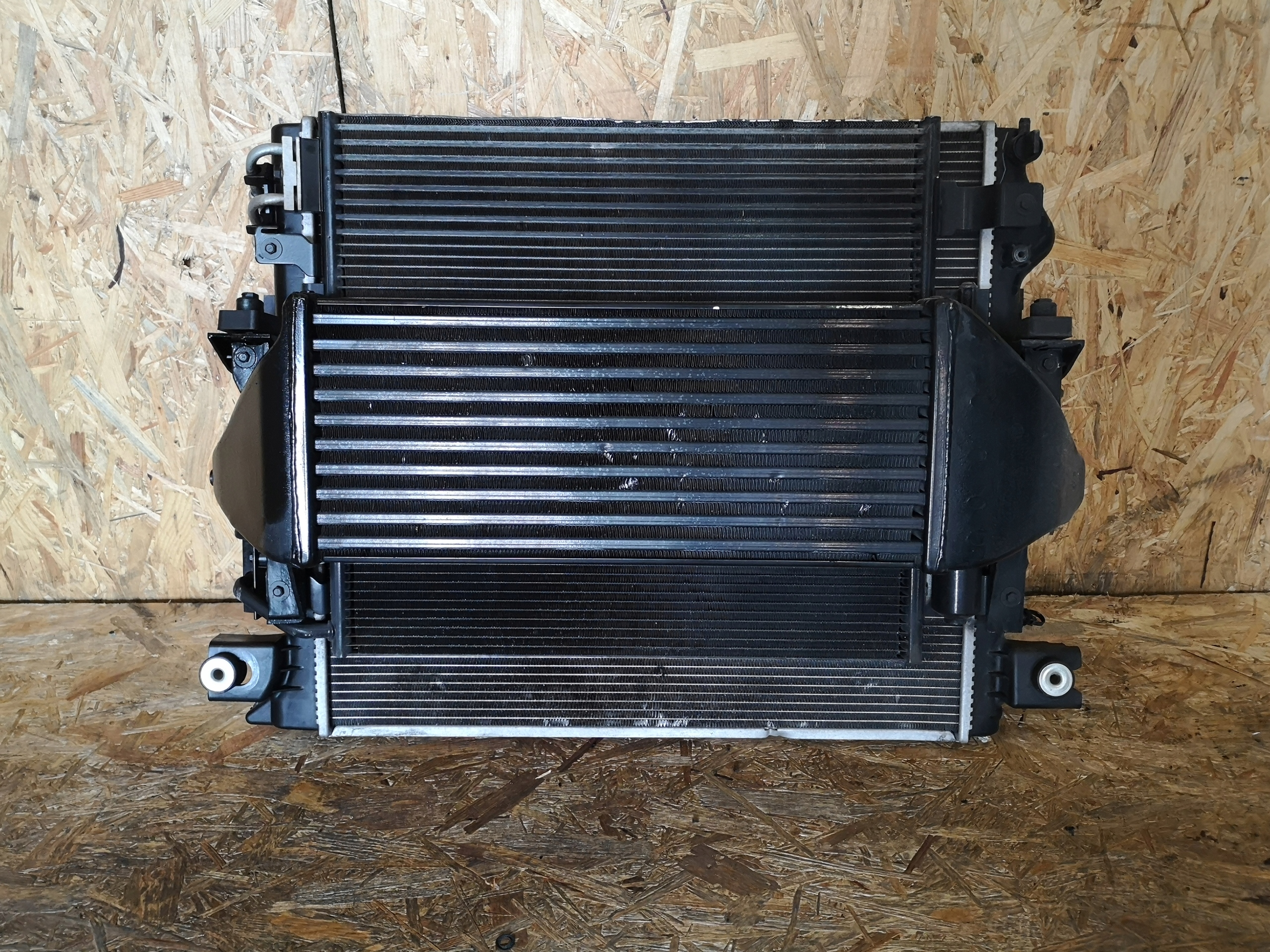 Radiatore / Raffreddatore KOMPLET radiatore JEEP WRANGLER JK 2.8CRD