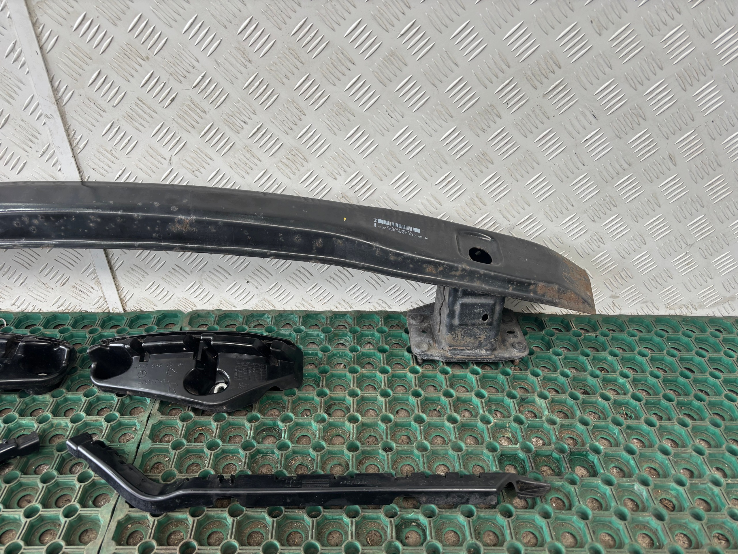 MERCEDES E-KLASA W207 09-13 sider below bumper rear + supports right left KPL