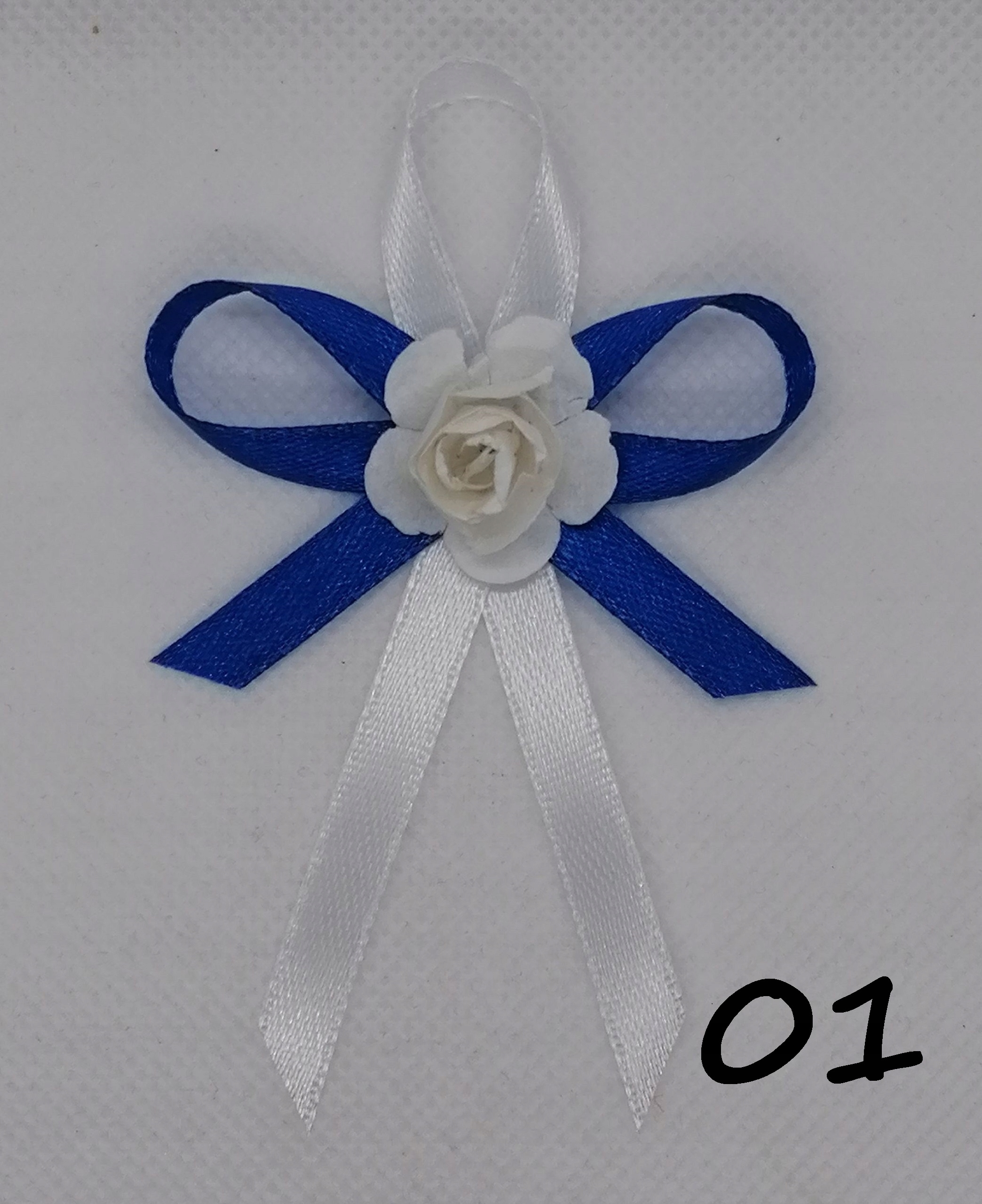 KOTYLIONY PRZYPINKI DLA GOŚCI WESELNYCH KOLORY Kolor dominujący odcienie niebieskiego