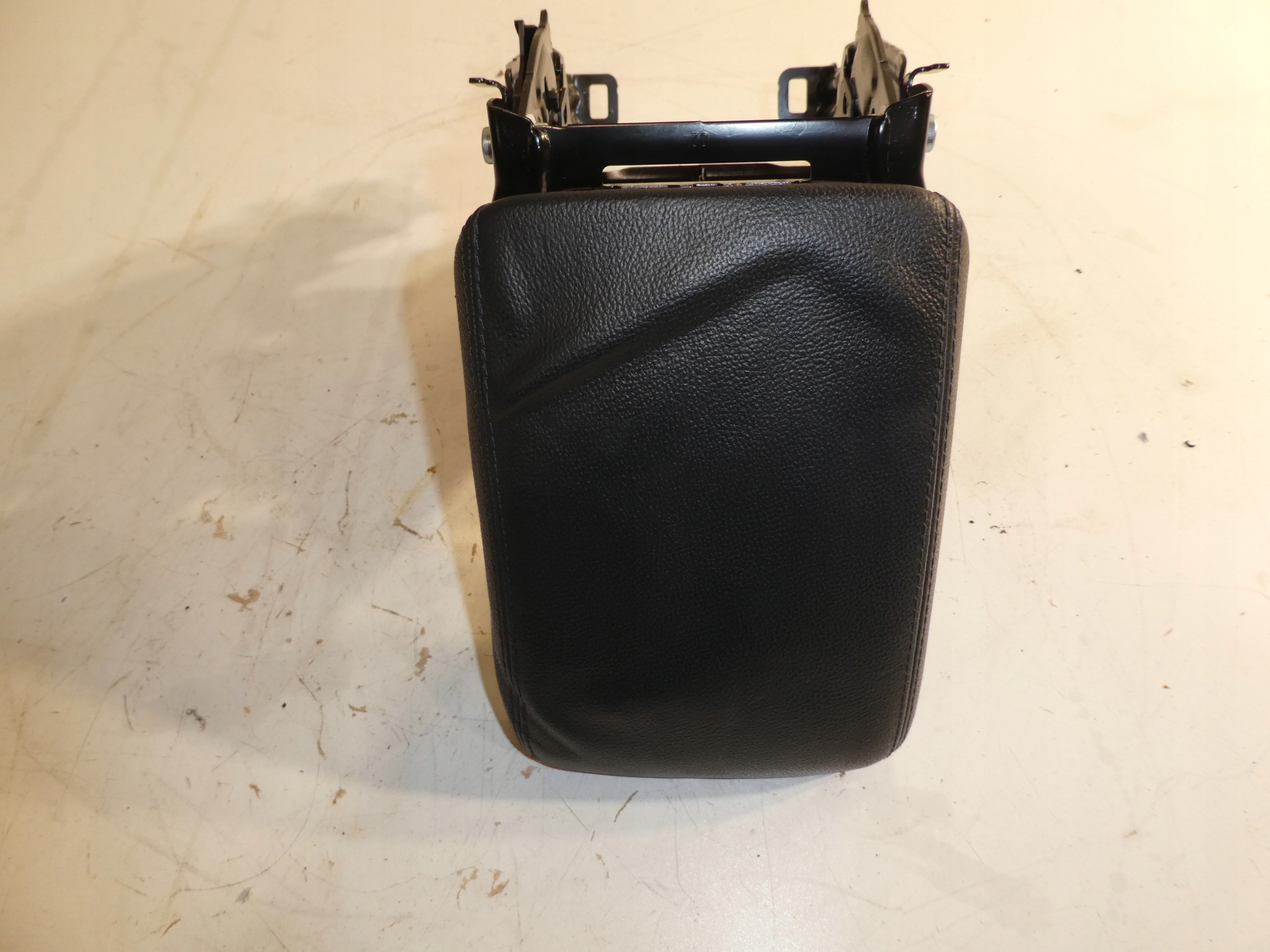 armrest AUDI A5 A4 B8 8K0864263