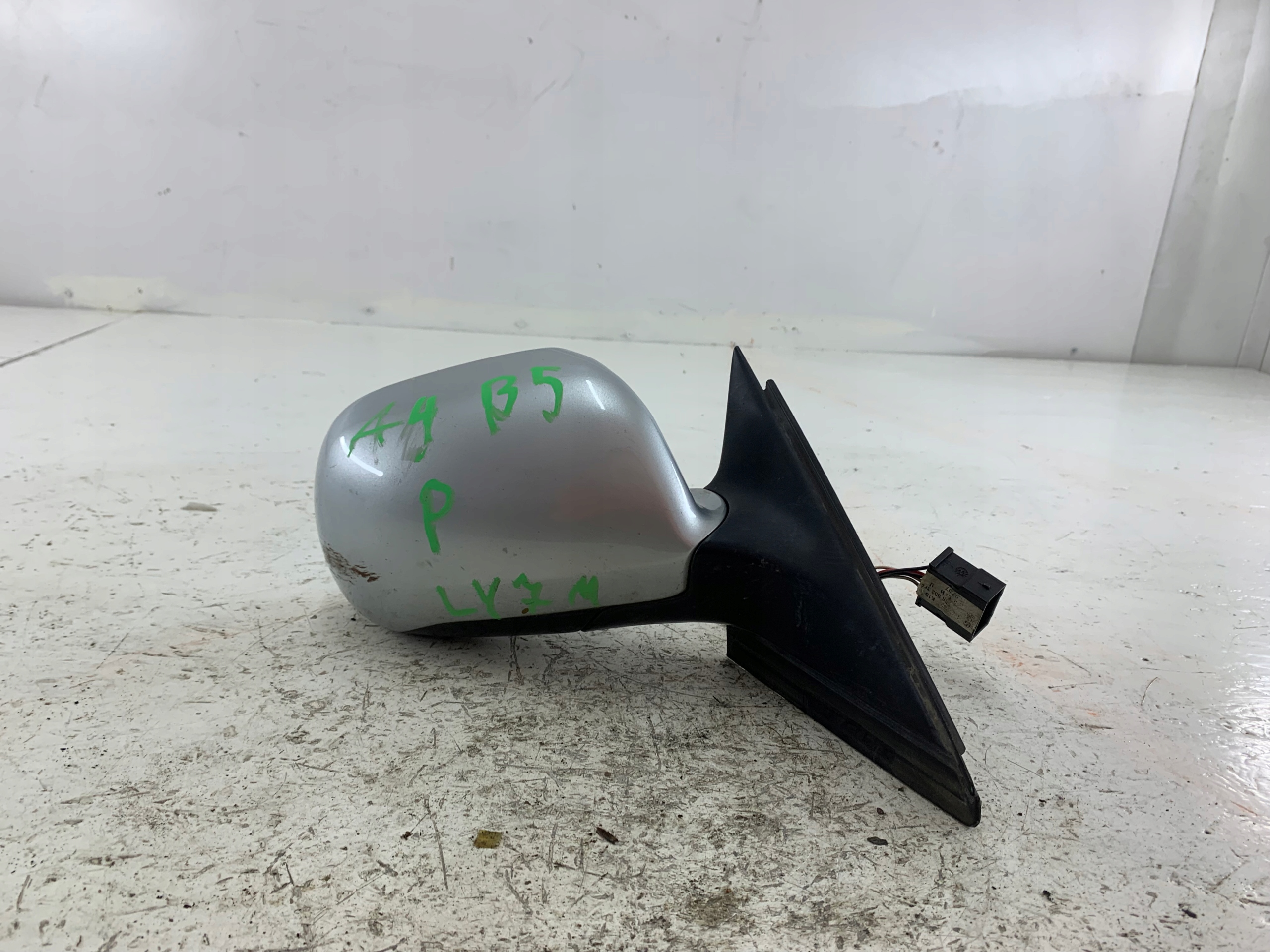 AUDI A4 B5 mirror right 5 PIN LY7M