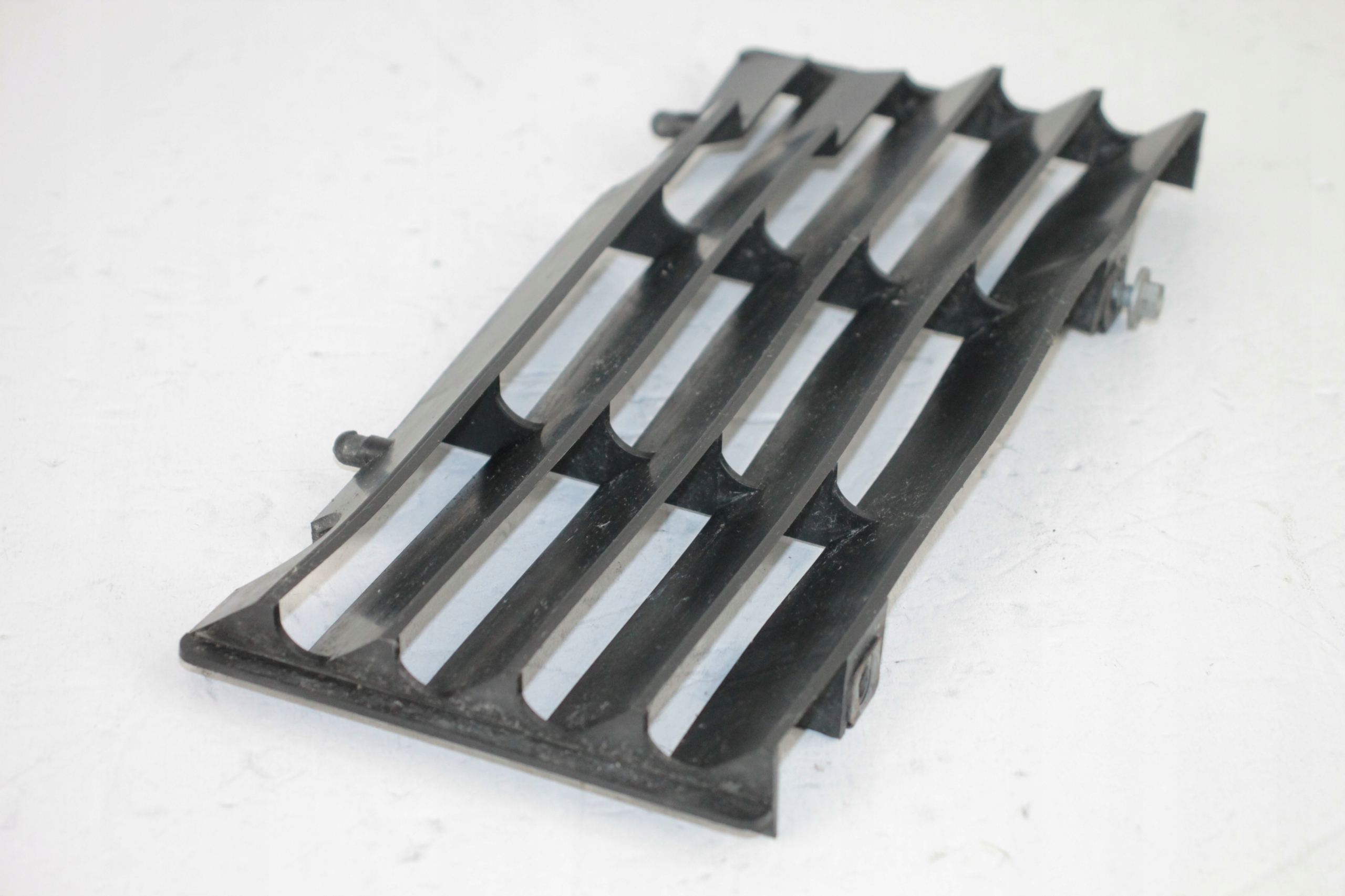 KTM DUKE 640 LC4 OSŁONA CHŁODNCIY KRATKA LEWA