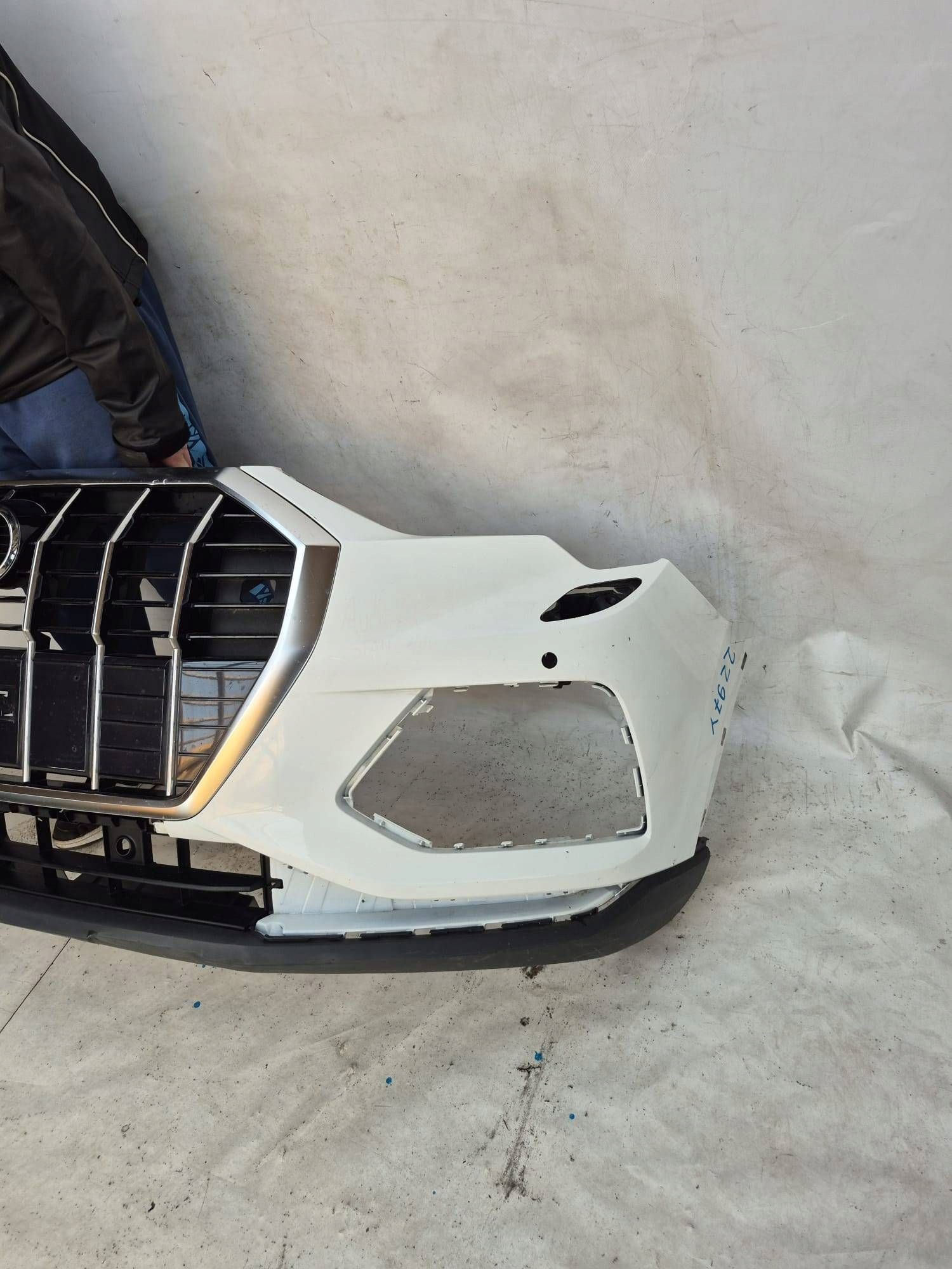 AUDI Q3 83A 18- bumper front front SPR PDC 83A807437A 83A807437A