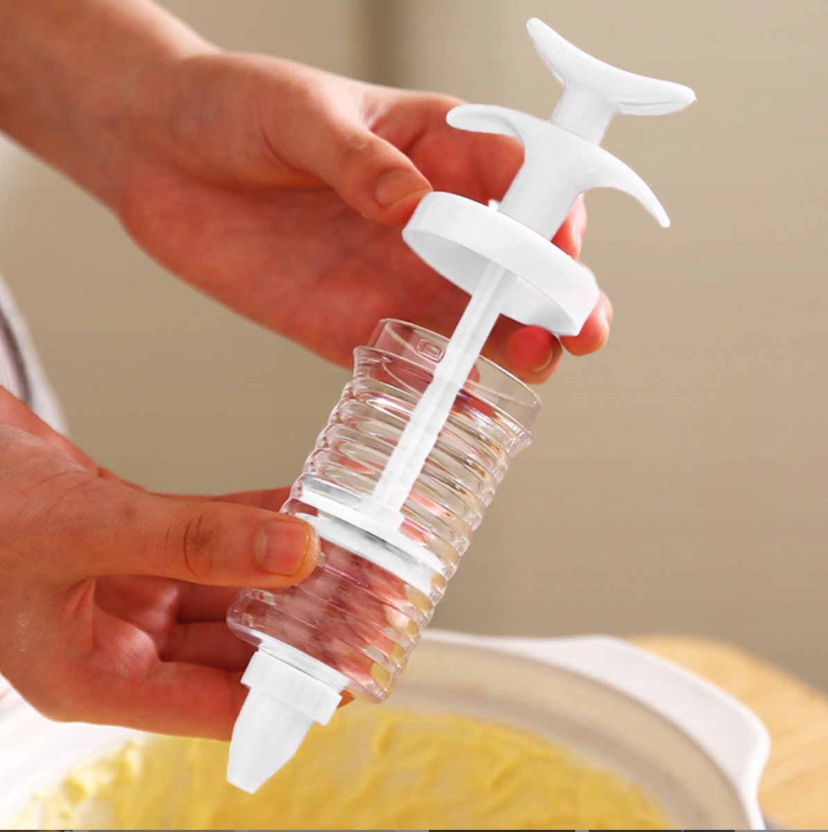 Dekorator cukierniczy do ciast kremu tortu praska solidna szpryca biała Szerokość produktu 6 cm