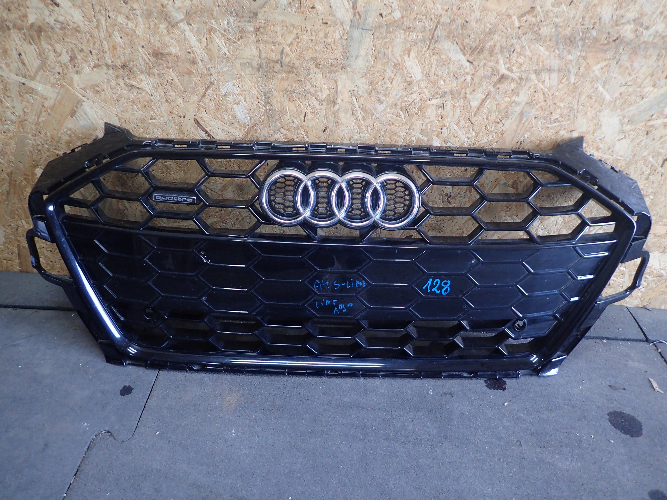 GRILLE AUDI A4 B9 S LINE LIFT 8W0853651