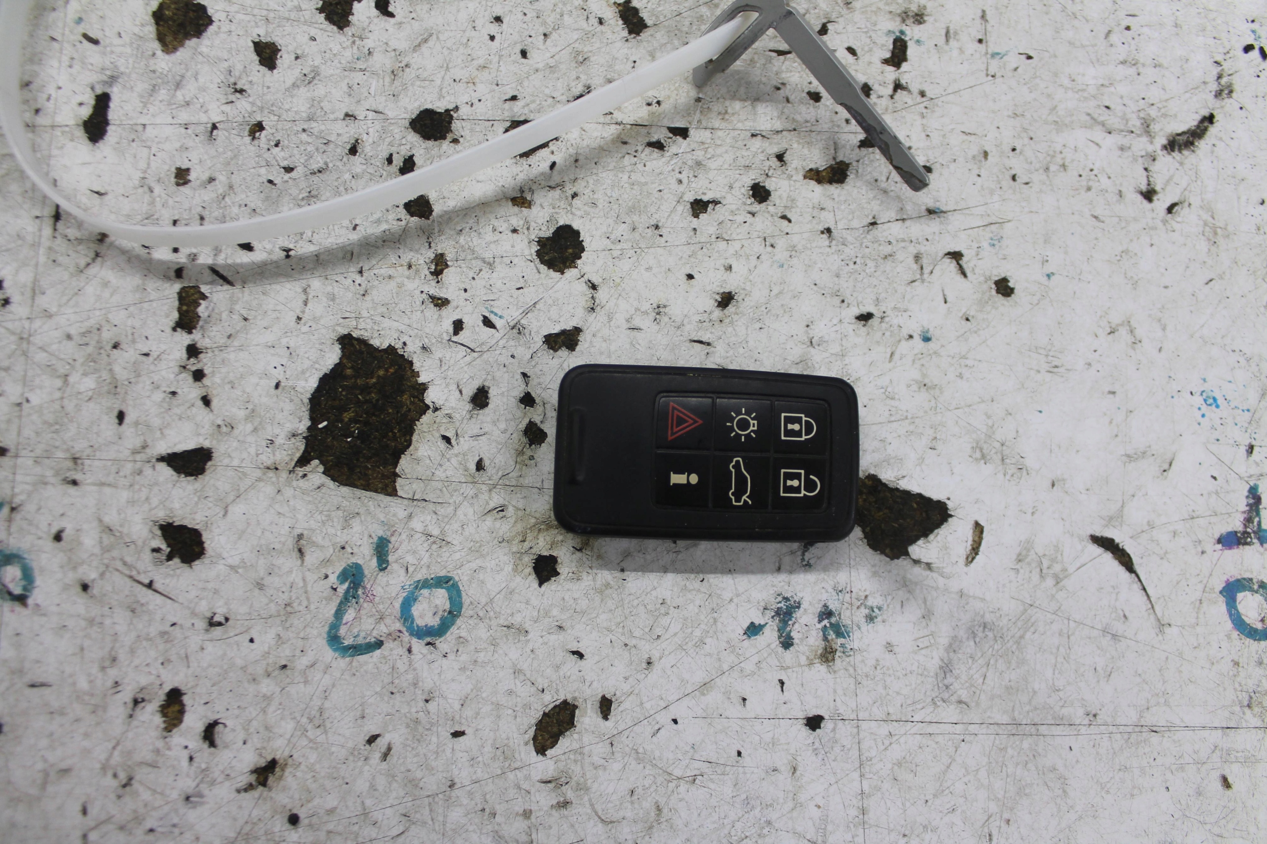 PILOT KLUCZYK 6 PRZYCISKÓW VOLVO XC60 I 08-13 Typ samochodu Samochody osobowe