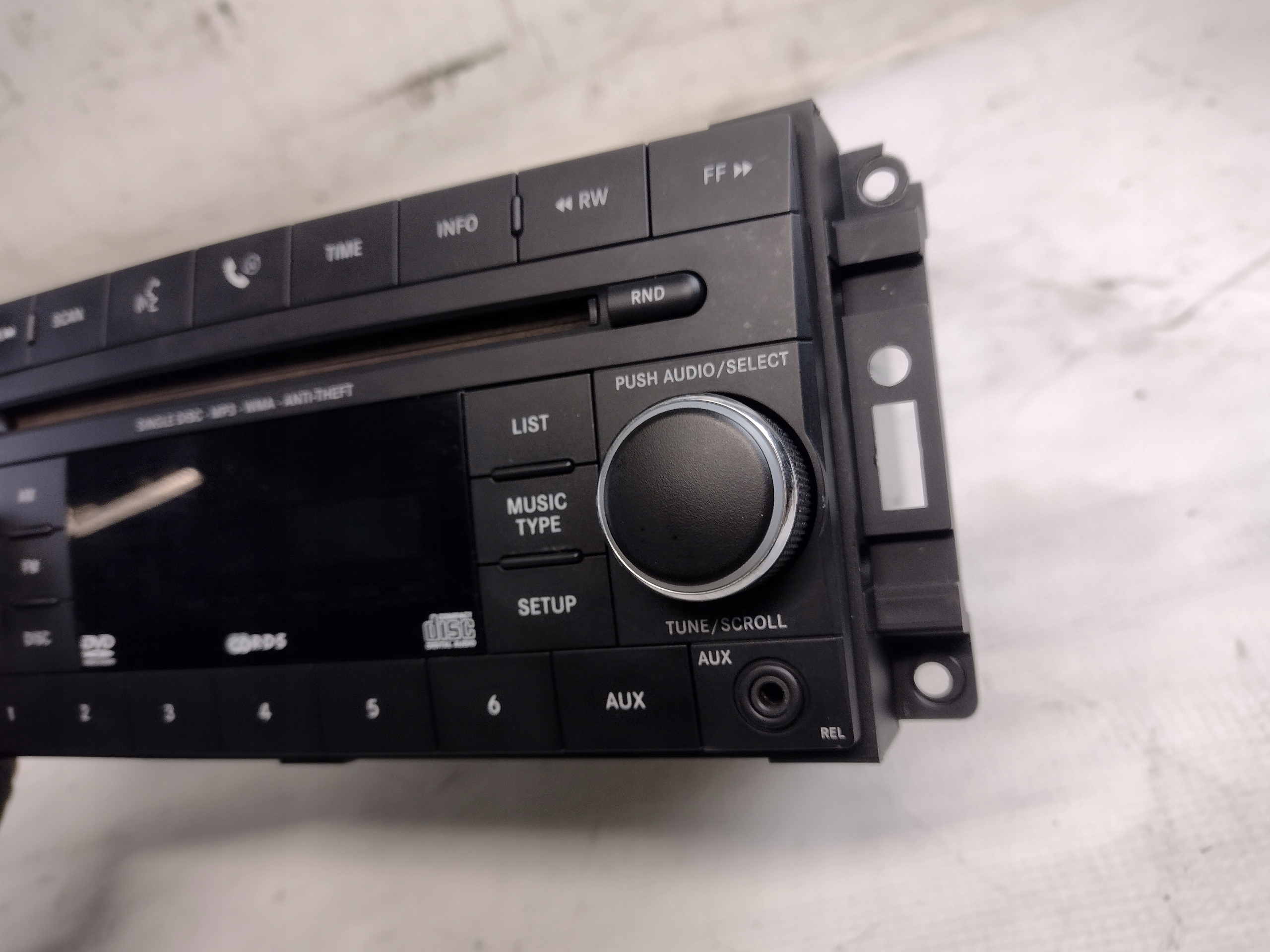 radio CD Dodge Caliber 05064945AD