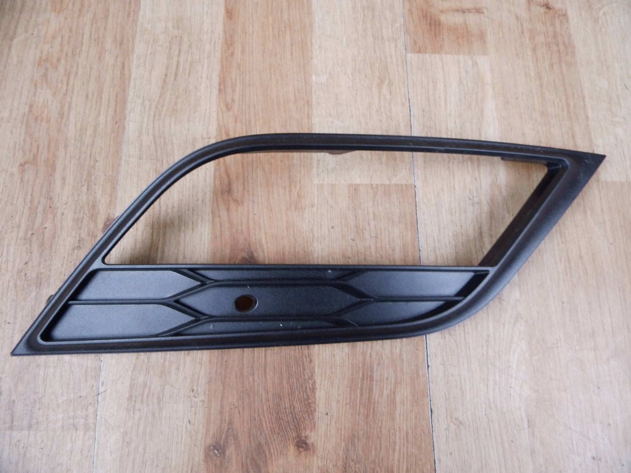 Seat Leon III 2013-2017 Aerodynamic Kit grid right of a bumper front