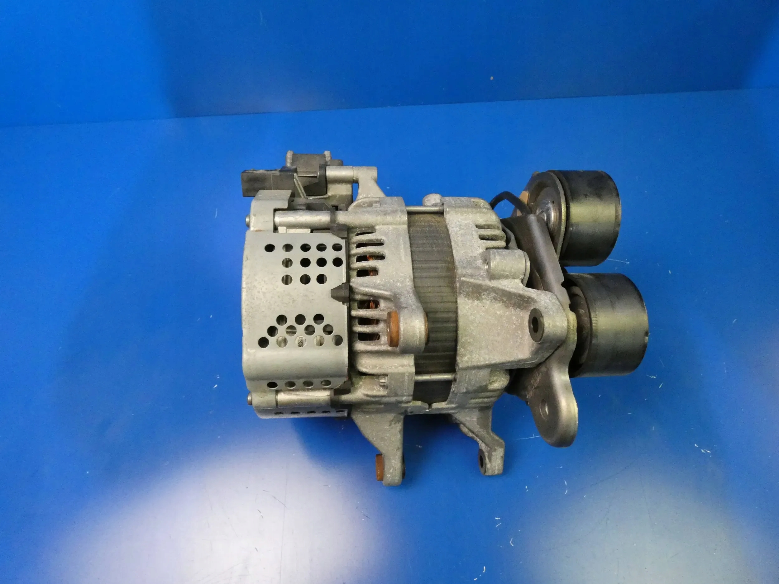 Mercedes C KLASA C205 W205 1.5 CGI 264 ALTERNATOR
