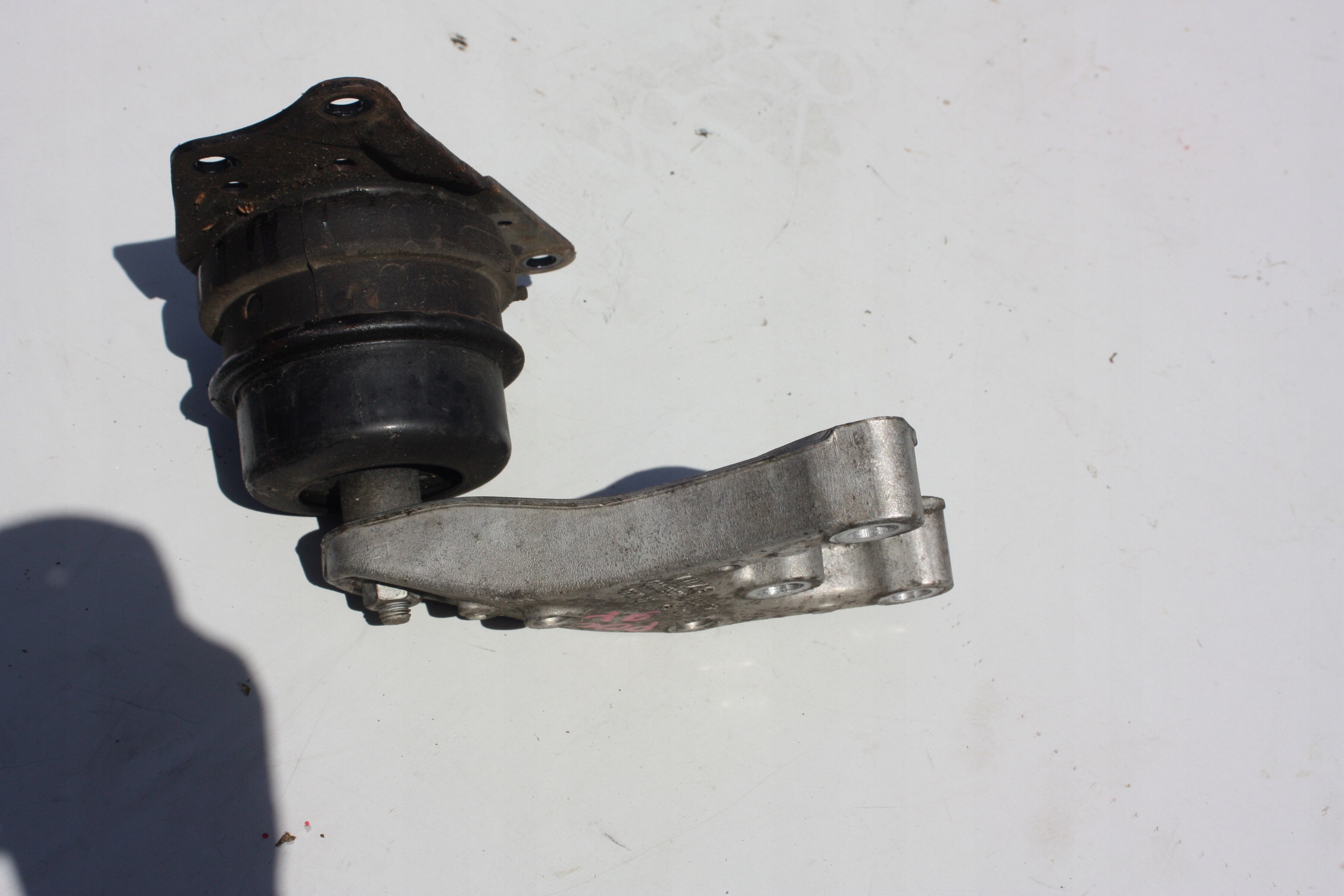 Poduszka skrzyni VW Polo 9N Lift 1,2 v6