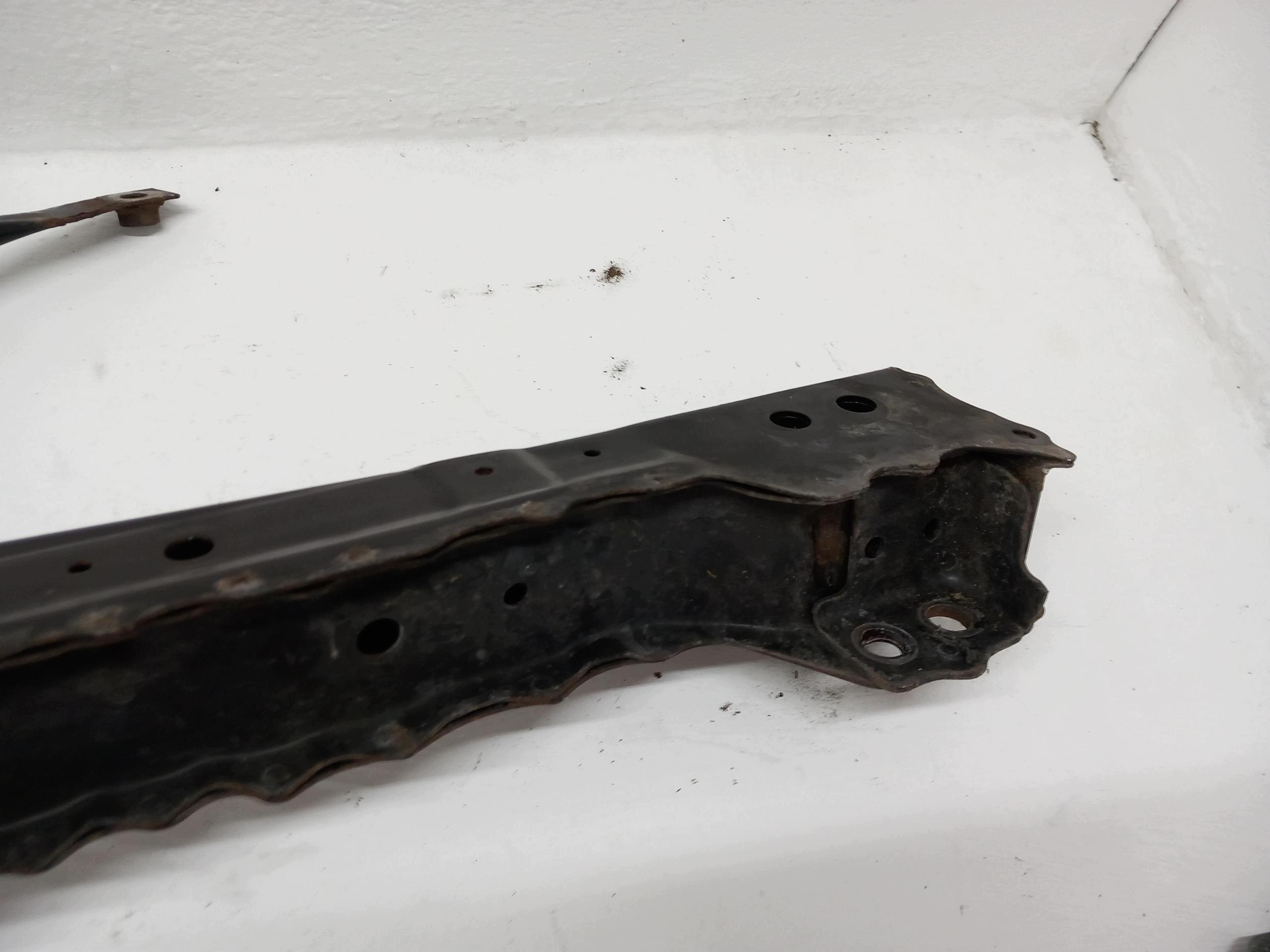 sider below engine axle beam subframe TOYOTA VERSO LIFT OE