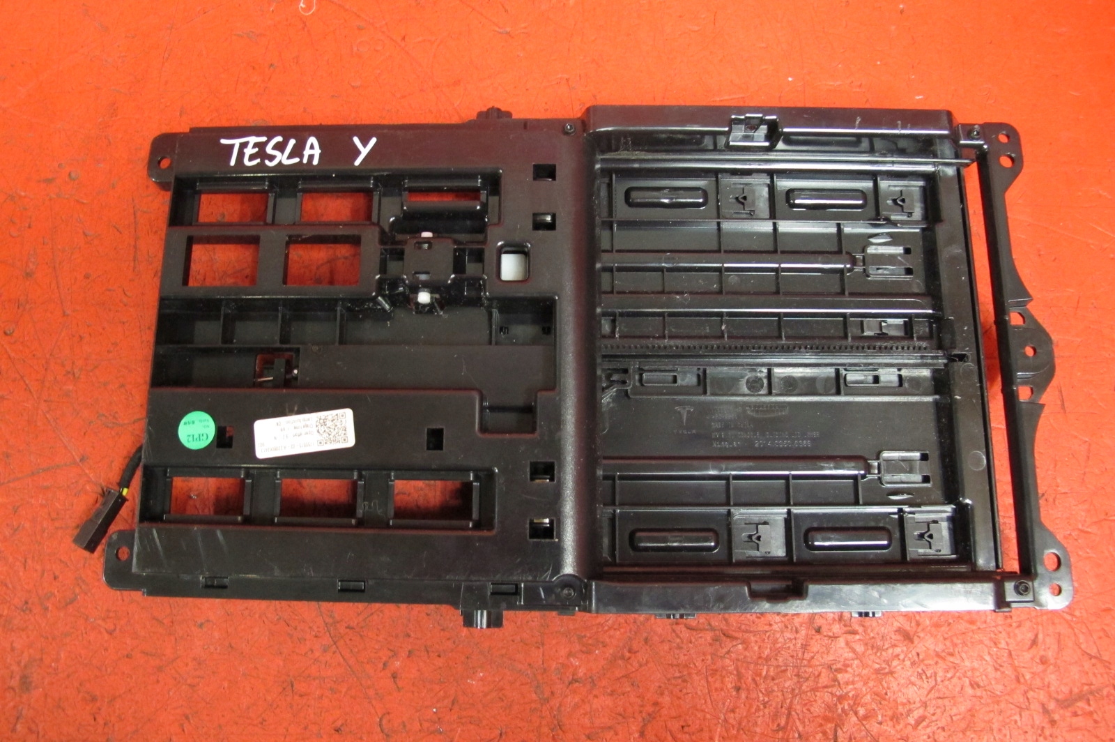 TESLA MODEL Y HANDSCHUHFACH PANEL GEHÄUSE TUNELU SRODKOWEGO