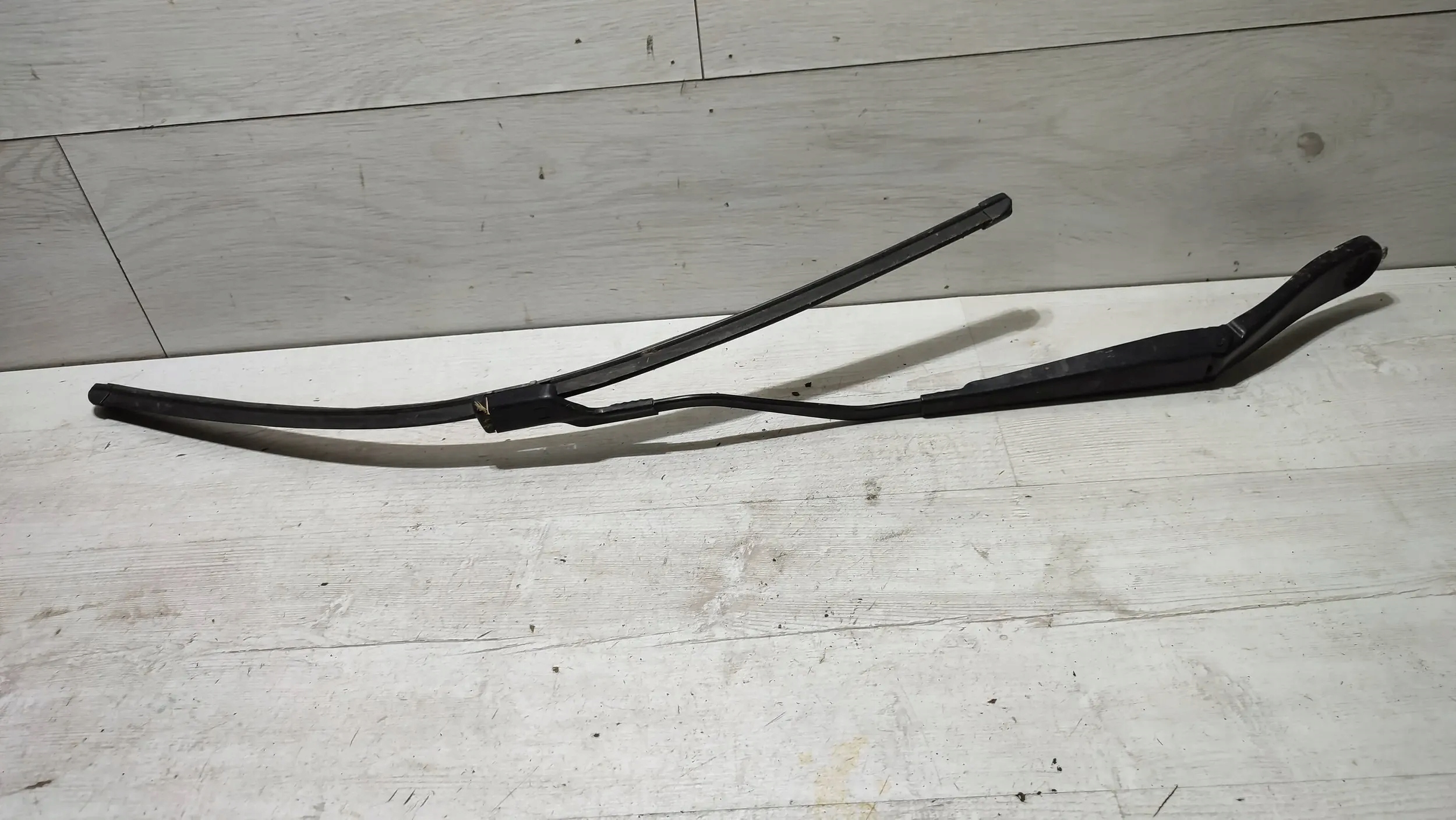 Volvo V40 II 2018r left side arm wiper windows przedniej