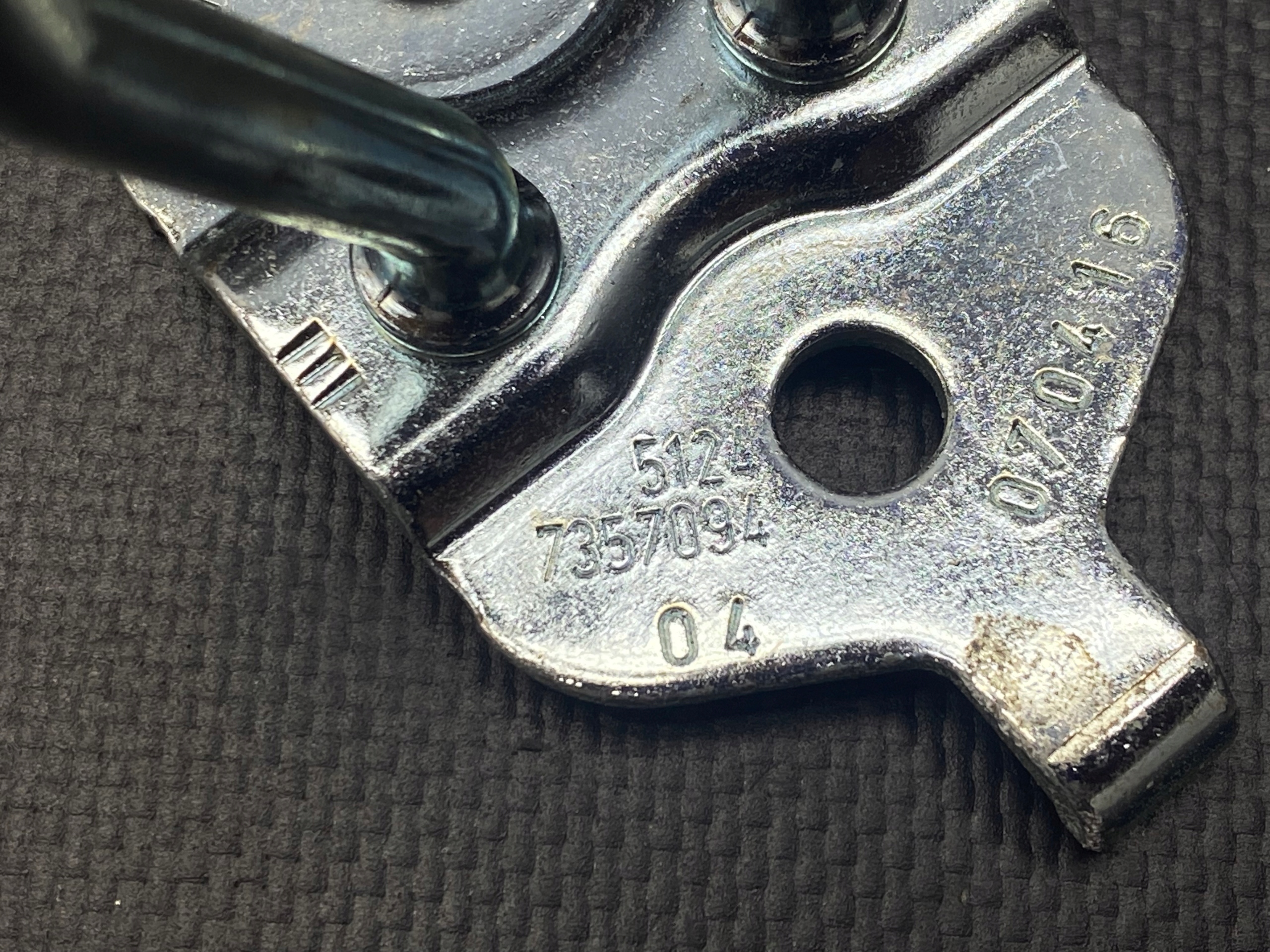 Zaczep rygiel bagażnika BMW 1 5 7 8 7357094 Numer katalogowy części 7357094