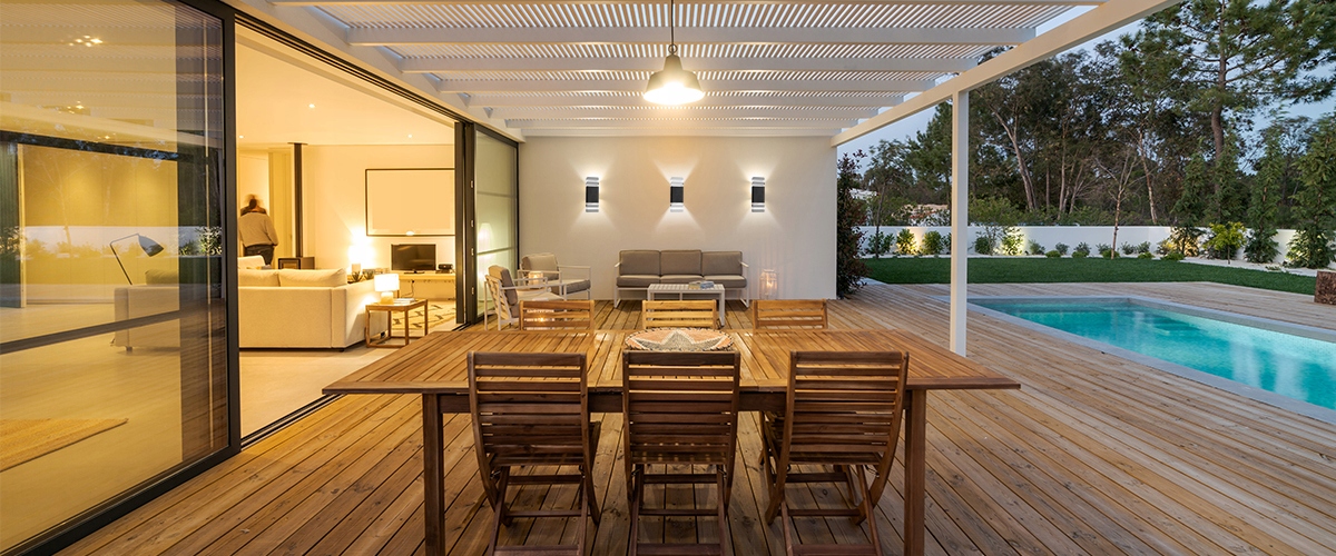 NOWOCZESNA LAMPA ZEWNĘTRZNA KINKIET NATYNKOWY LED Materiał dominujący aluminium