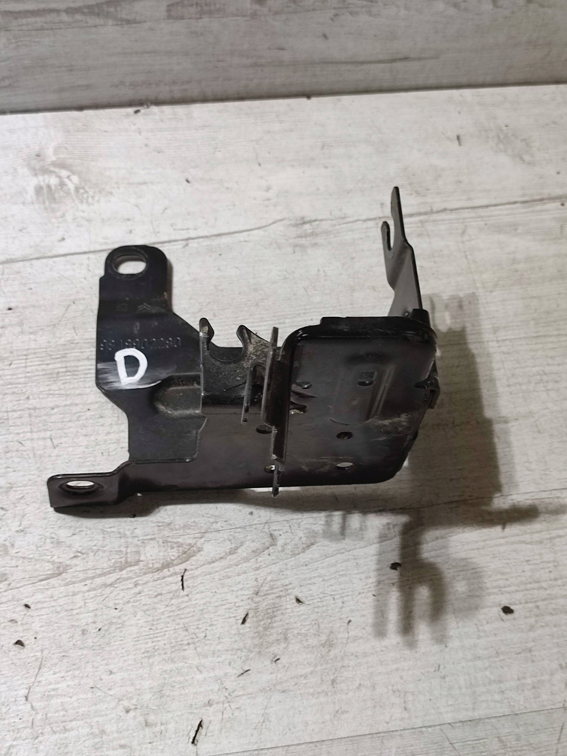 Peugeot 308 2019 bracket / holder pompy ABS
