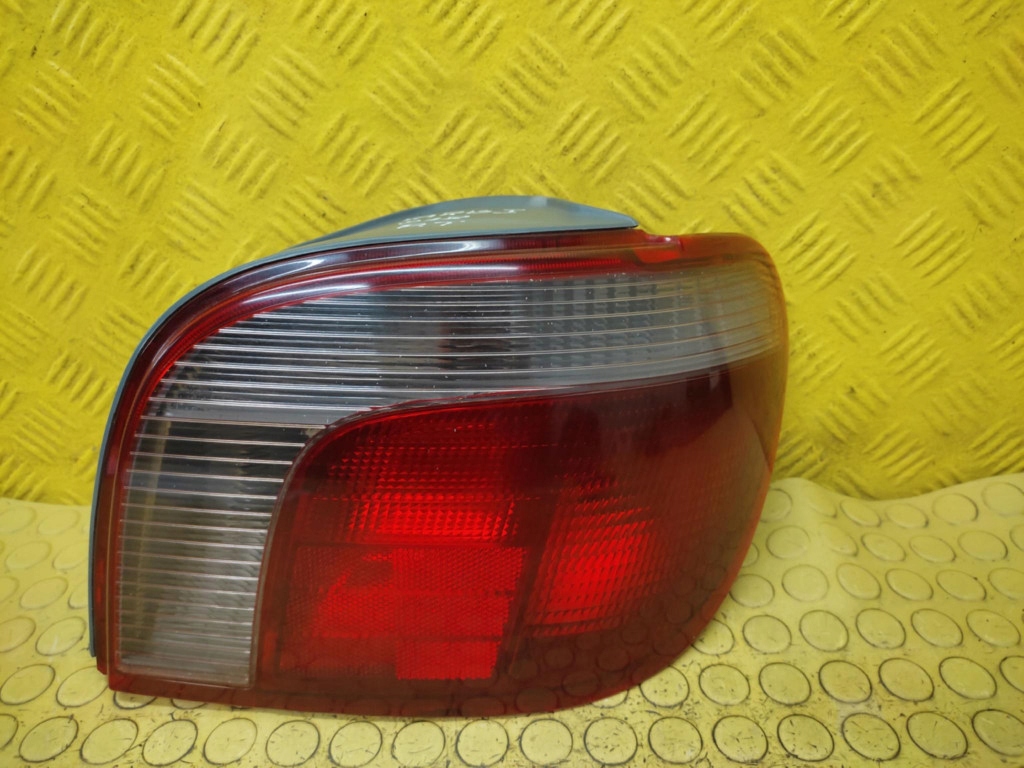 TOYOTA YARIS and light right rear part