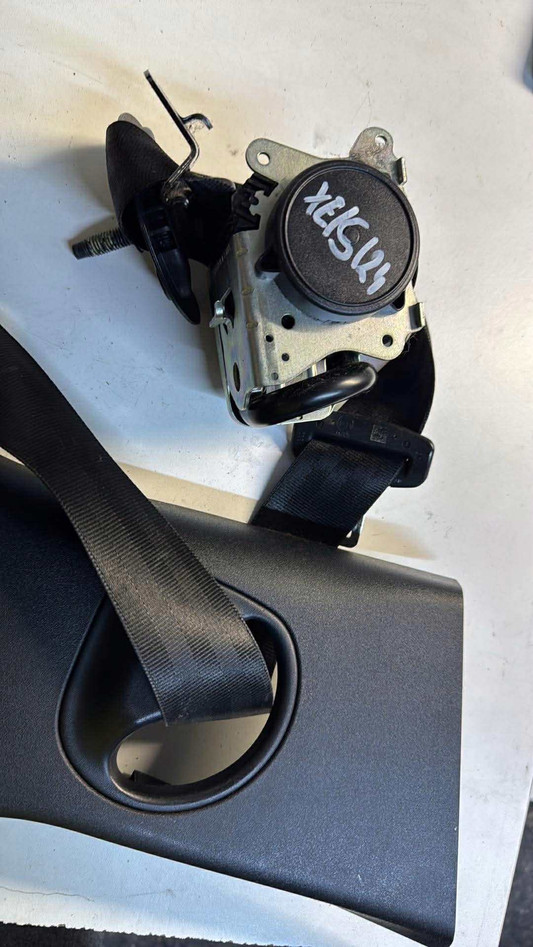 tension belt safety front right JAGUAR XE (X760) 635393300A