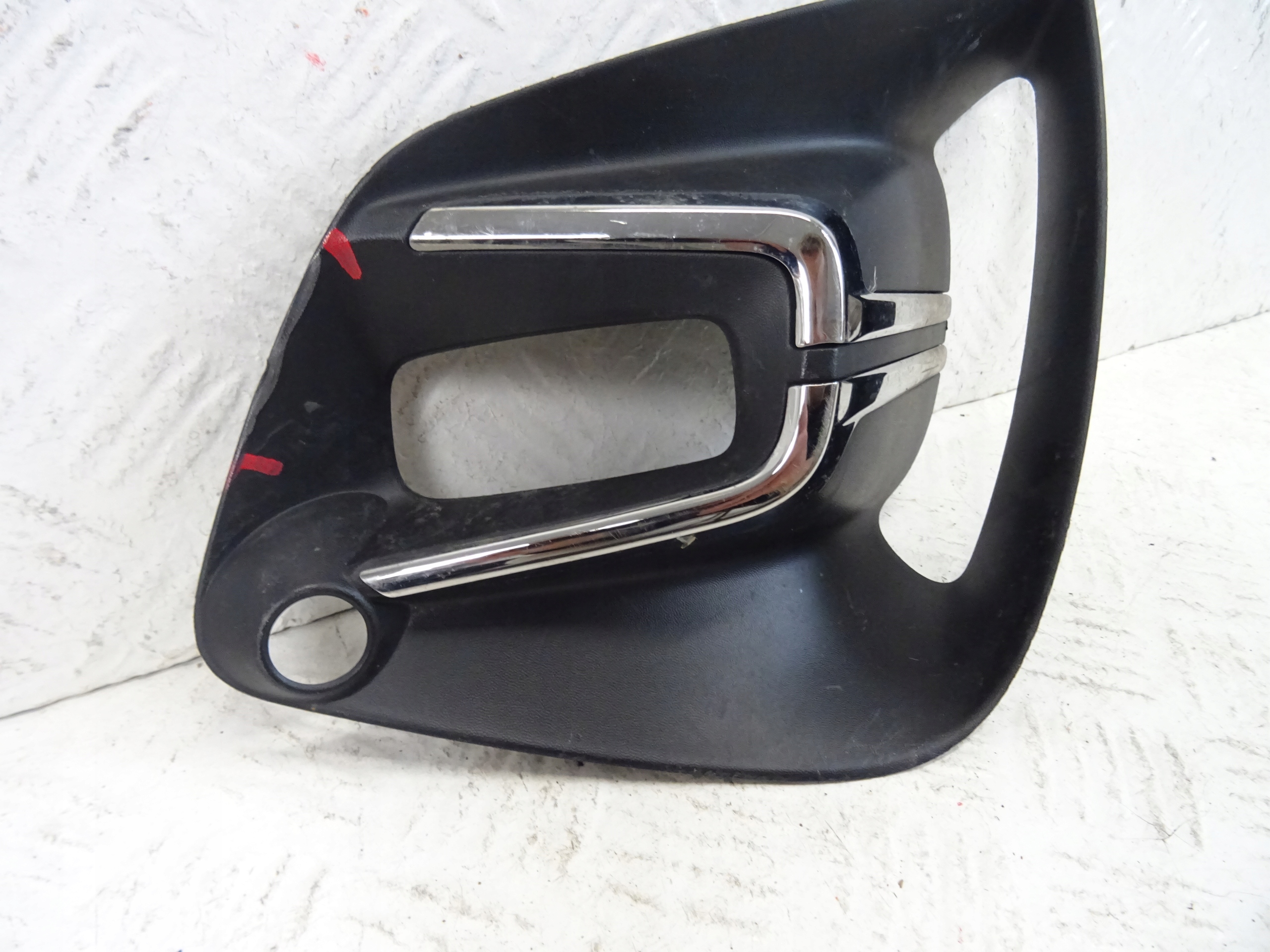 grid of a bumper front front right RENAULT CLIO V 261A26956R