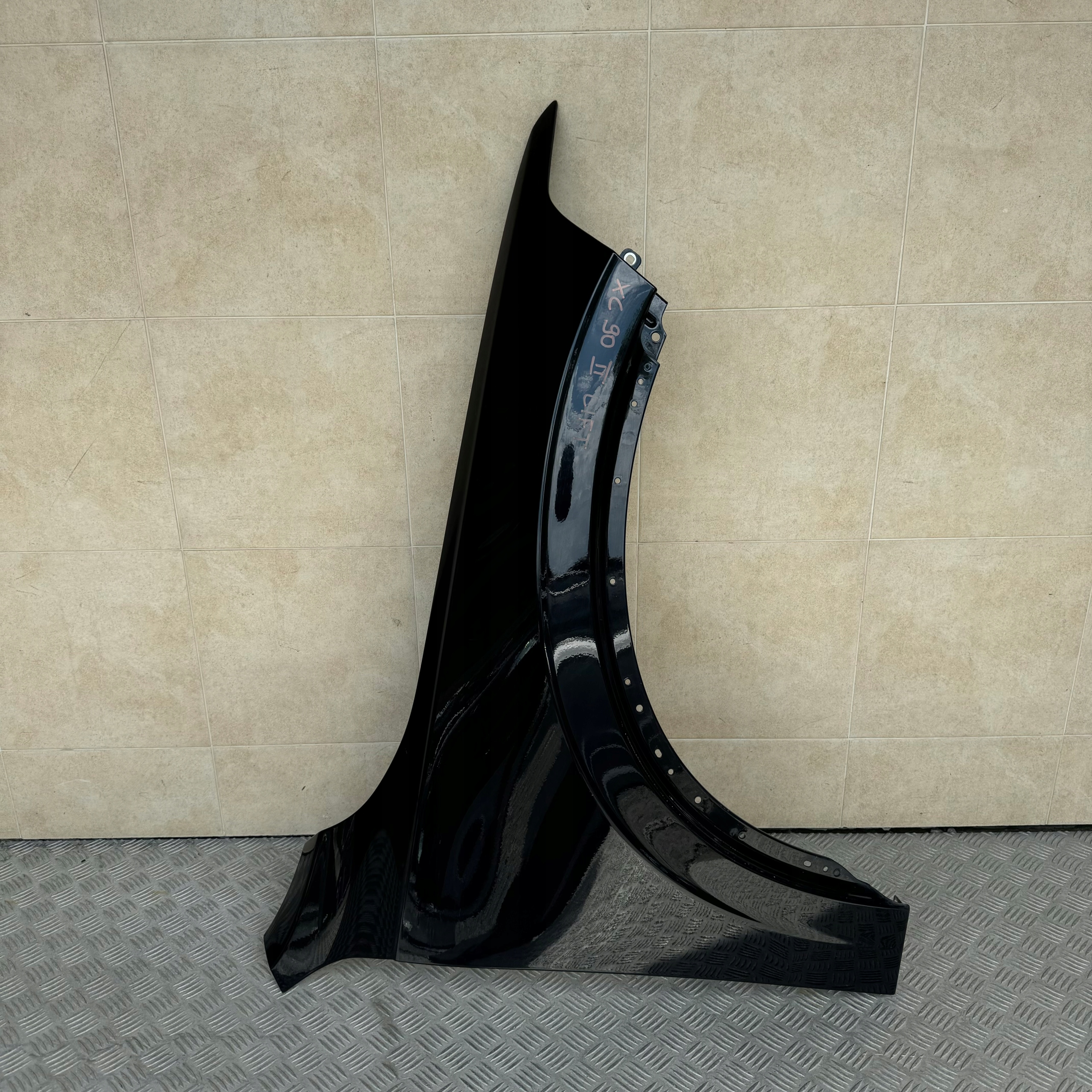 FENDER FRONT RIGHT VOLVO XC90 II LIFT 2019 ROK