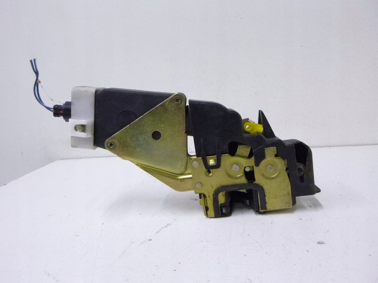 lock door front right Mitsubishi Space Star 99r.